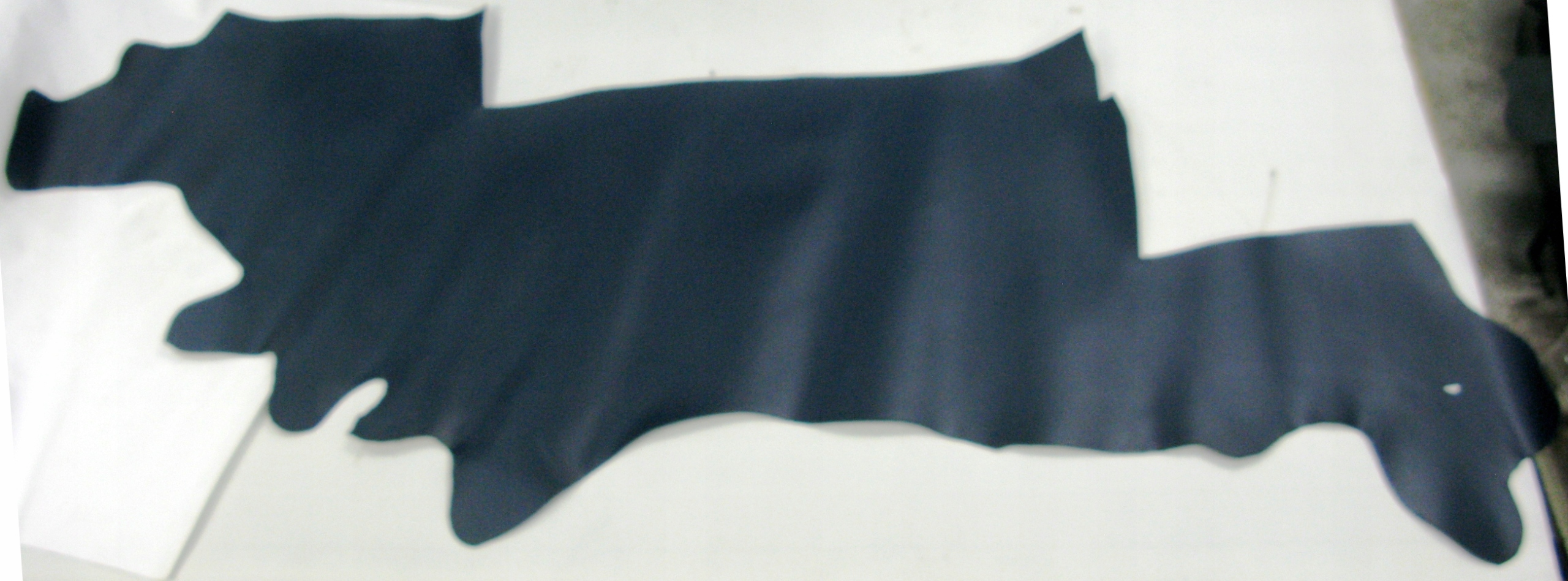 190 Prírodná koža tmavomodrá 3,5 mm 220 / 64cm