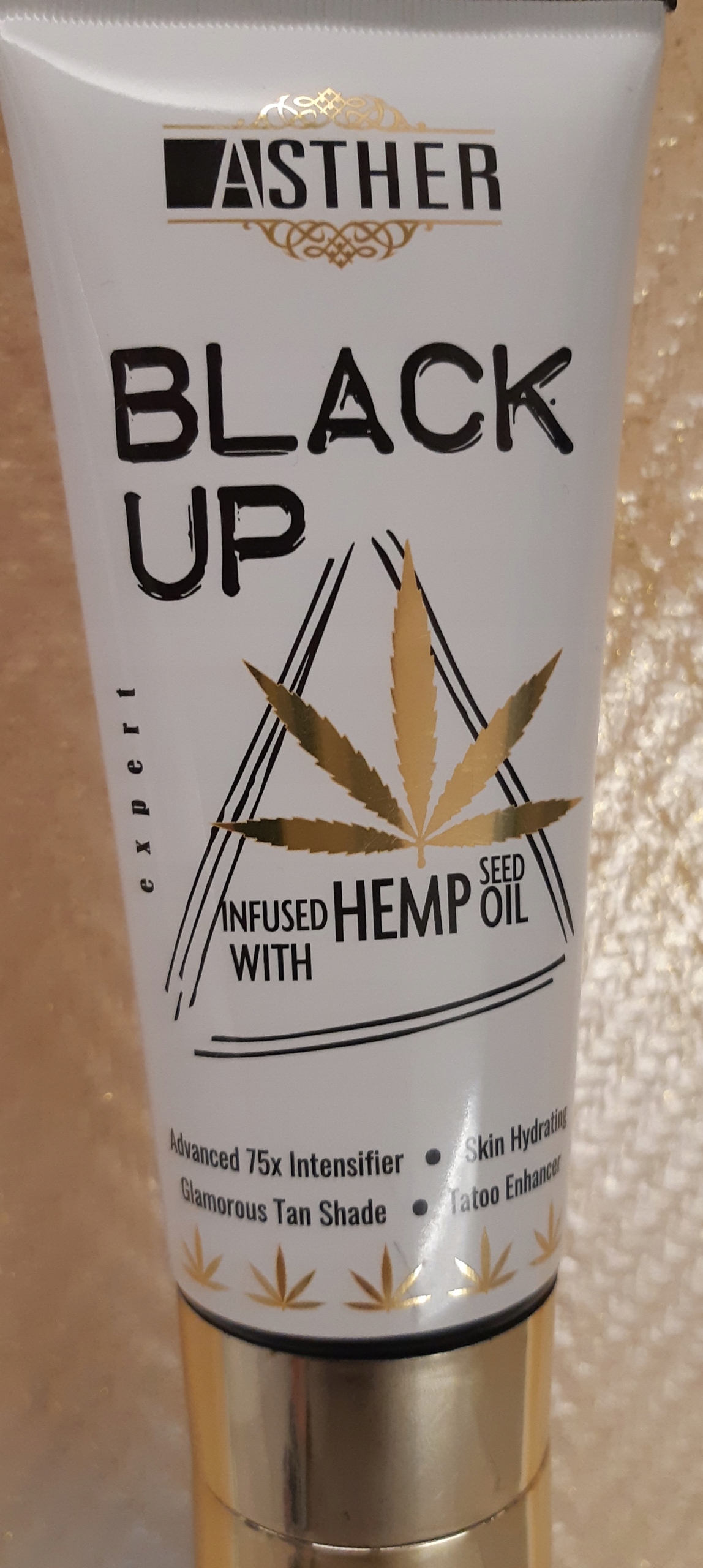 BLACK UP NEW 2019 - 200ML + kozmetika zadarmo
