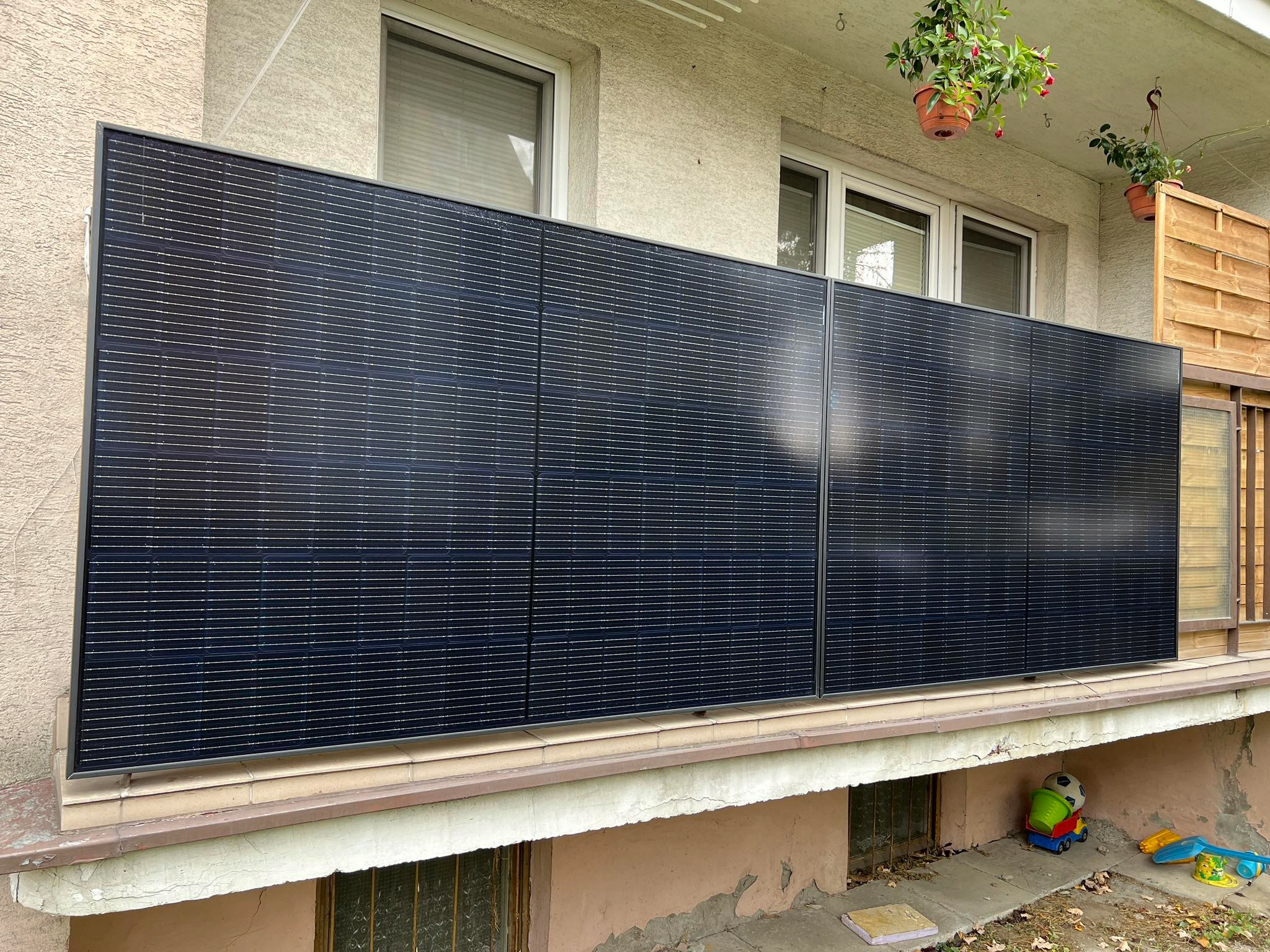 Balkónová fotovoltaická inštalácia 405 W s monitorovaním výnosu