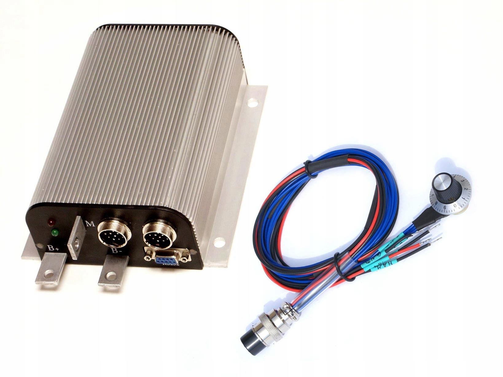 Elektronický ovládač, regulátor motora vozidla