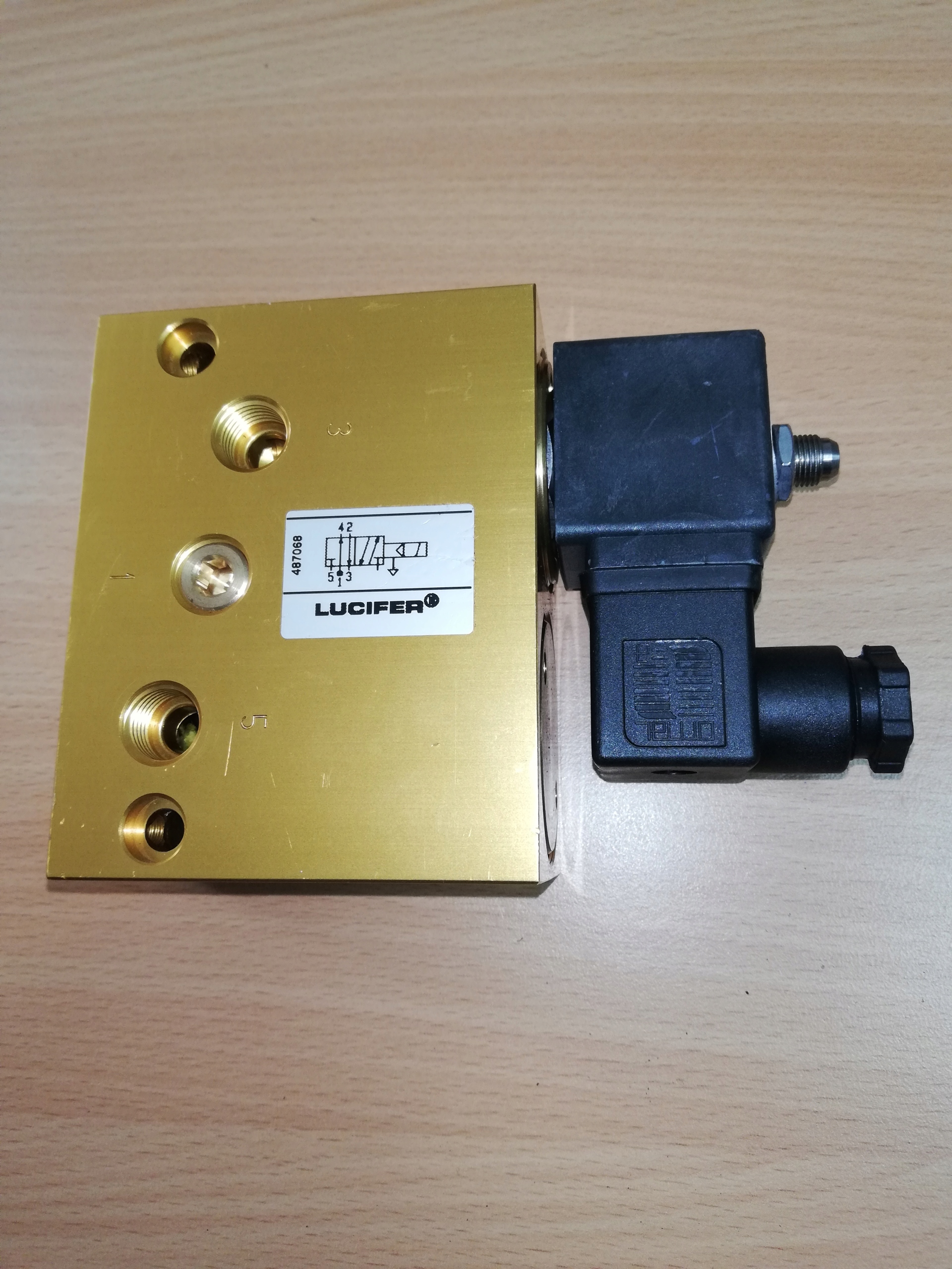 Elektromagnetický ventil Lucifer 487068 + cievka Parker