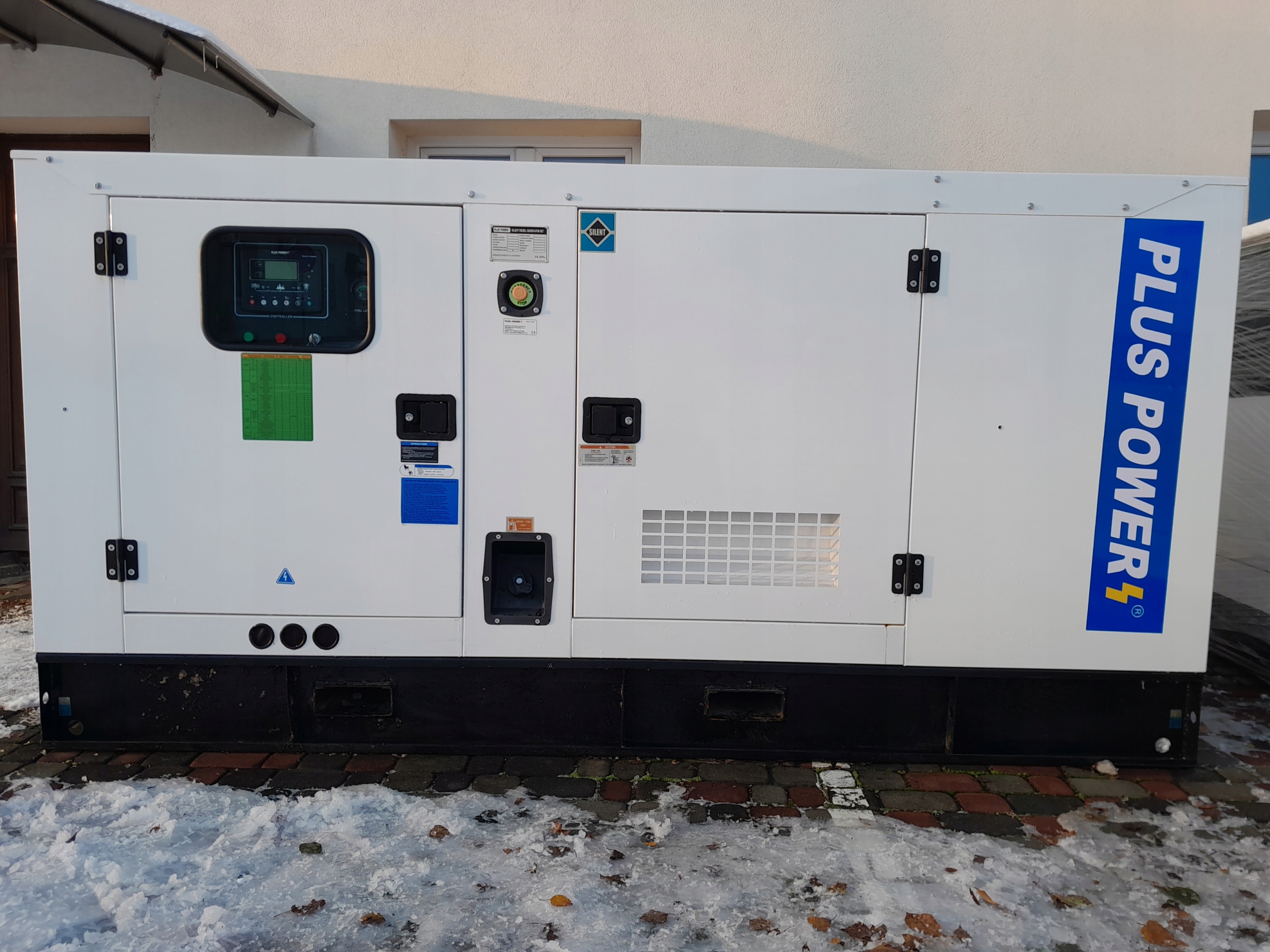Stacionárny trojfázový dieselový generátor PowerPlus 120 000 W