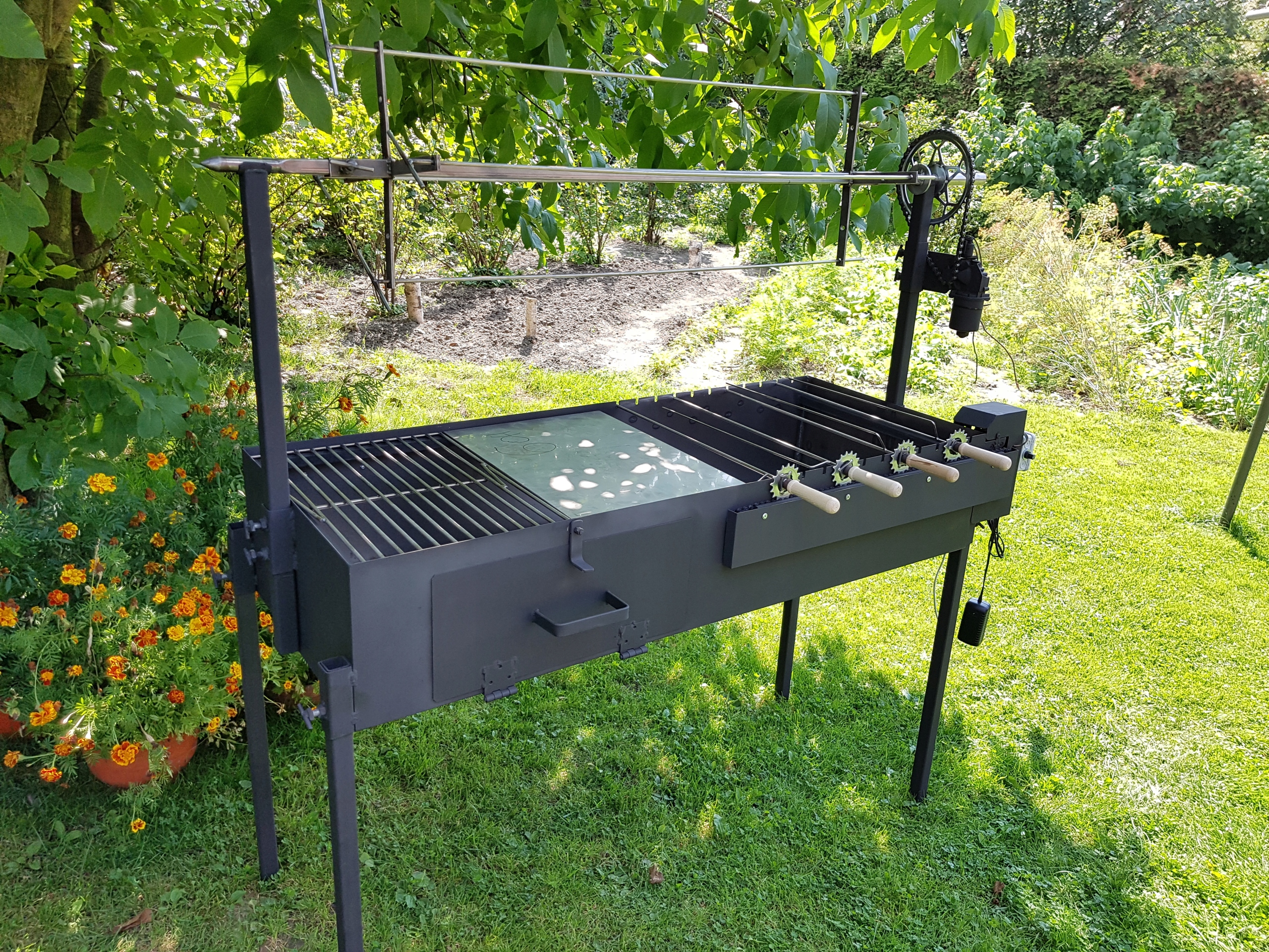 GASTRONOMICKÝ GRIL 130x50x50 s pohonom + prasiatko