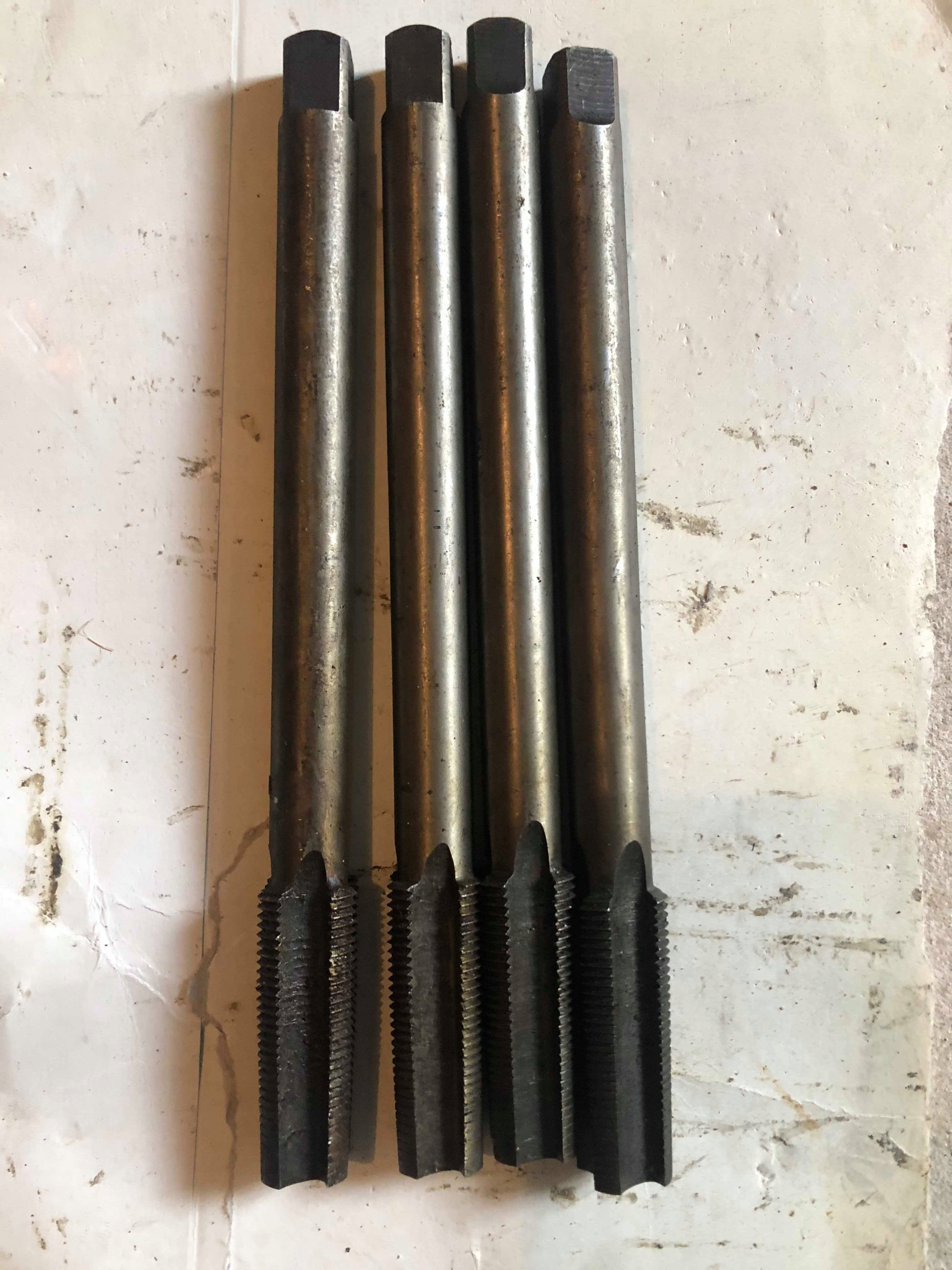 Strojový závitník M 30x2 FWP nový F / V