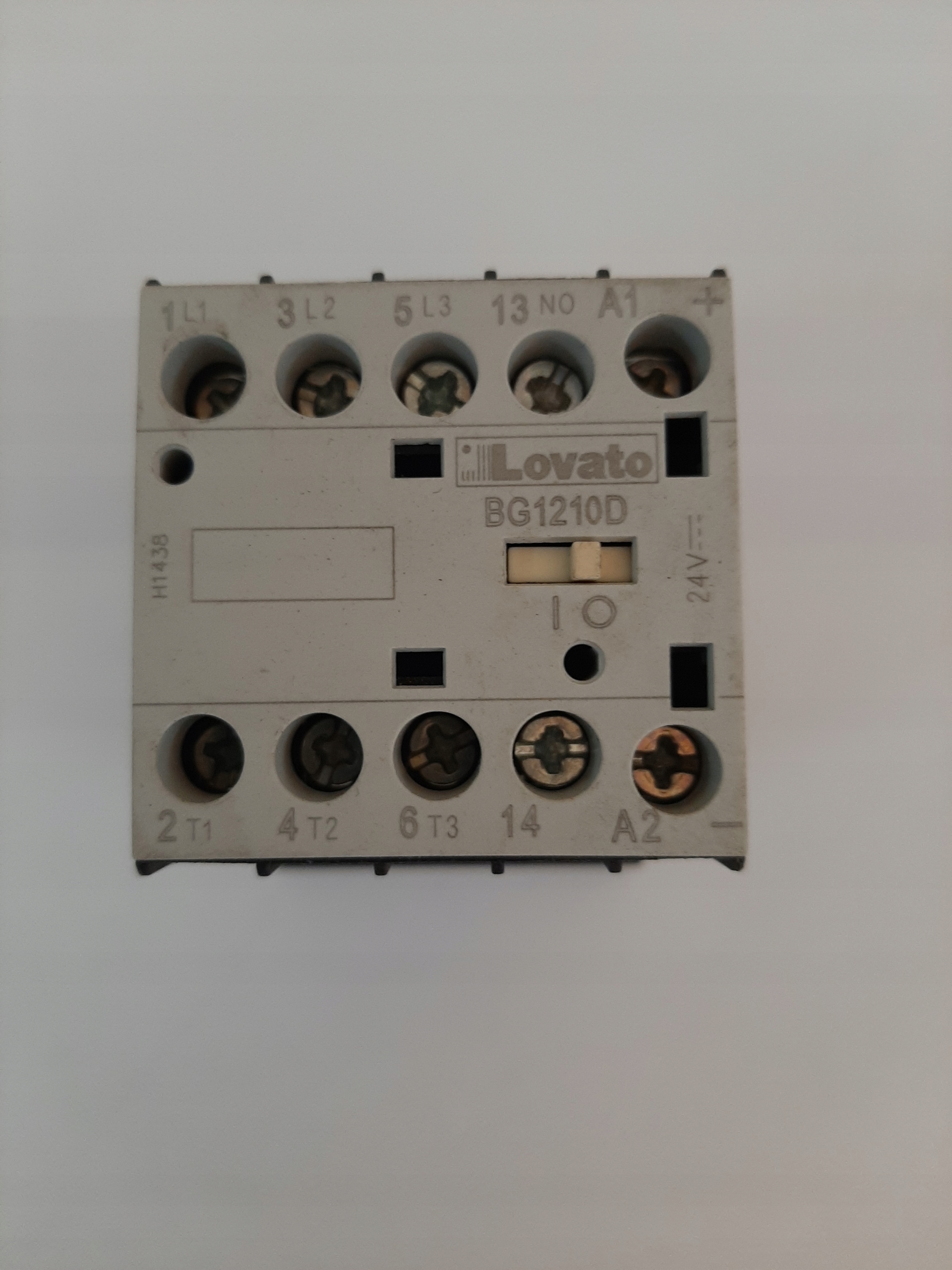 LOVATO BG1210D Stýkač 24V DC