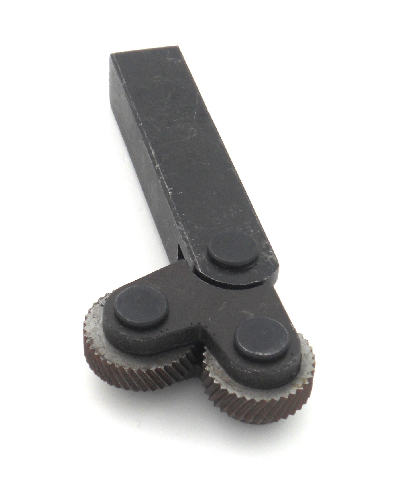Dvojité šikmé vrúbkovanie 20x20mm + 2x vrúbkovanie 1,5