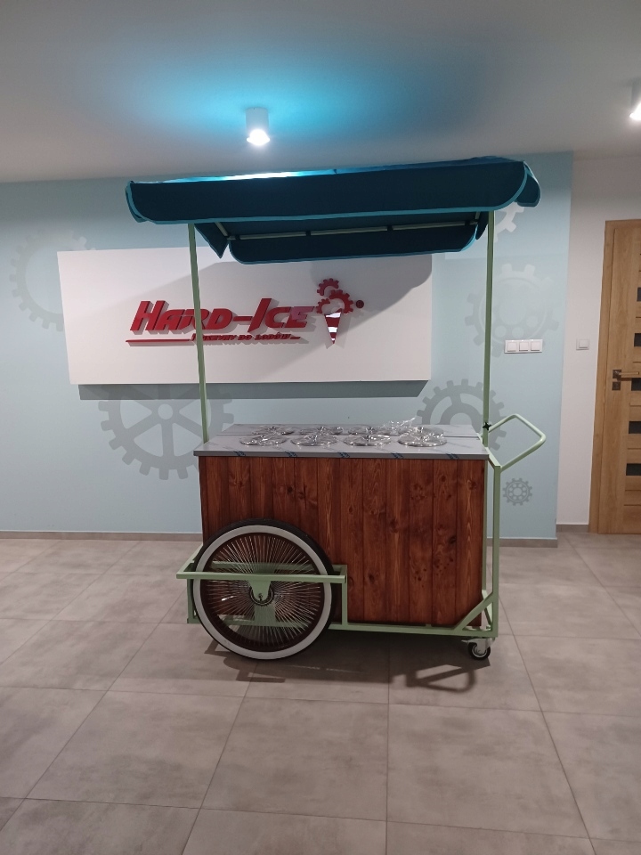 Malý vozík, vitrína, rozdeľovač, konzervátor zmrzliny, 8 príchutí