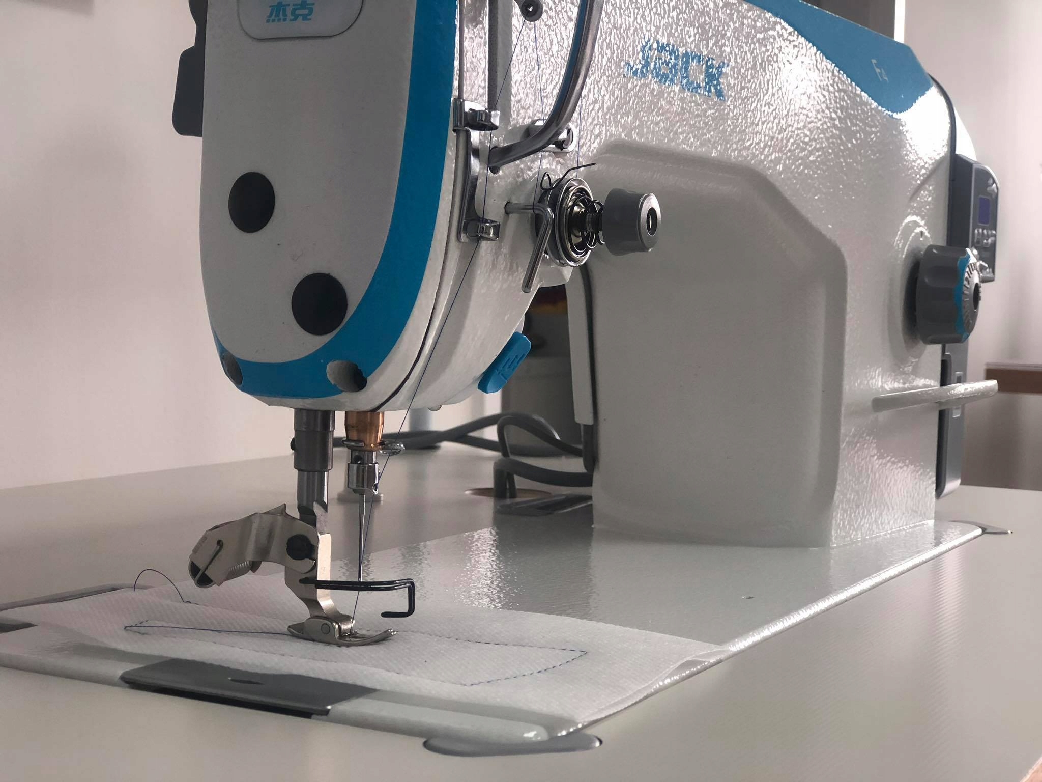 1-IHLOVÁ ZADÁVAČKA BEZ AUTOMATICKÉHO JACKU F4