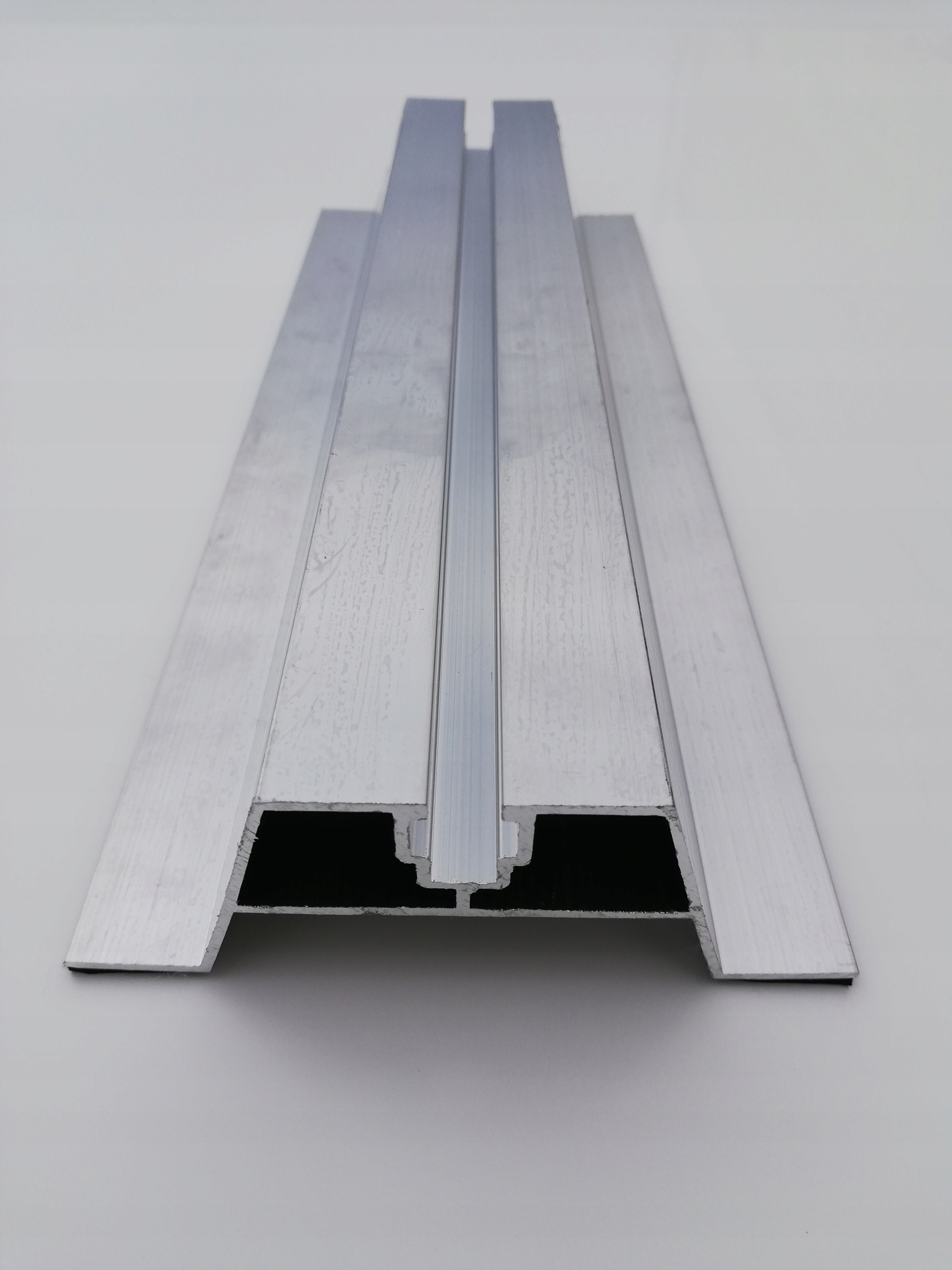 Trapézový mostík 40/300 vyrobený z EPDM, fotovoltaický - 50 ks