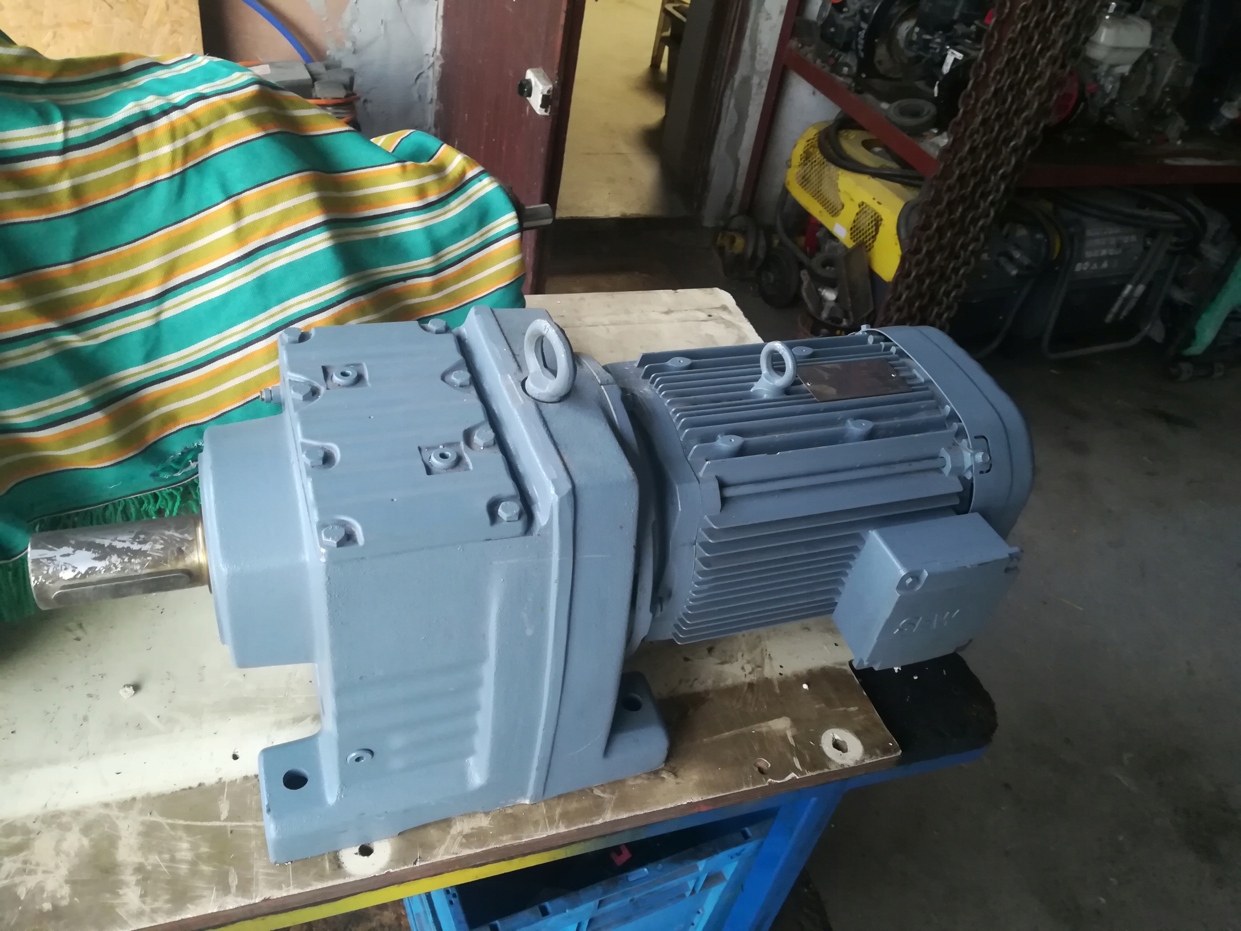 Prevodový motor SEW 94R / min R87DRS80132S4
