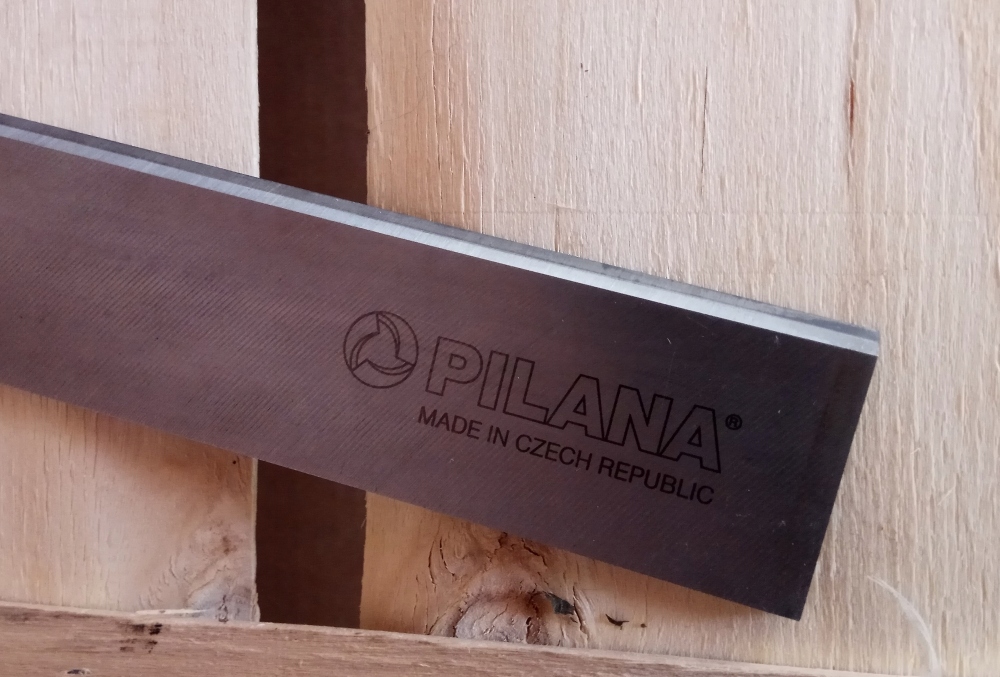 Hobľovací nôž PILANA 180x30x3 tvrdé drevo HM