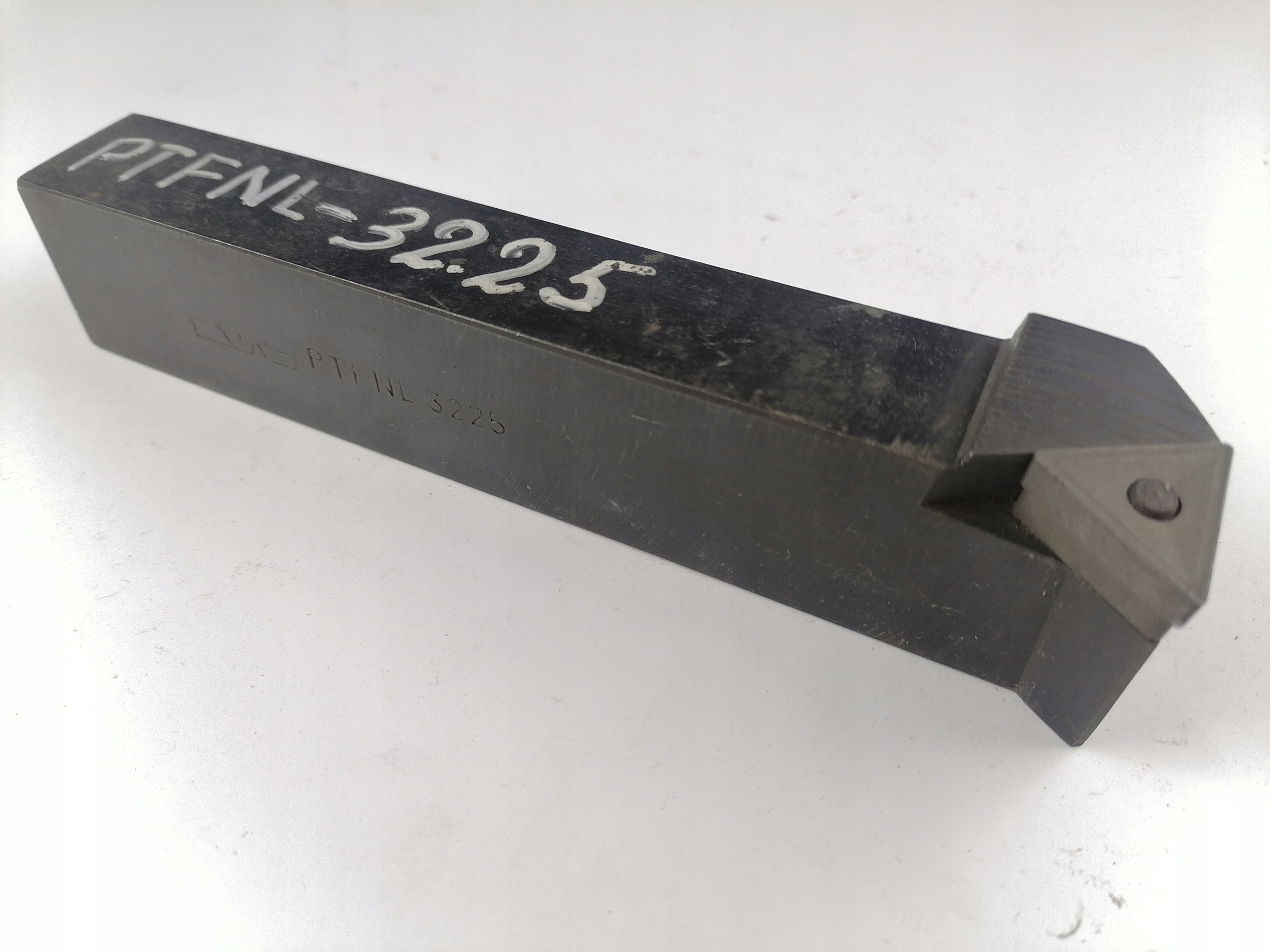 Sústružnícky nástroj vL 126,26 3225 PTFNL 3225 PAFANA F / V