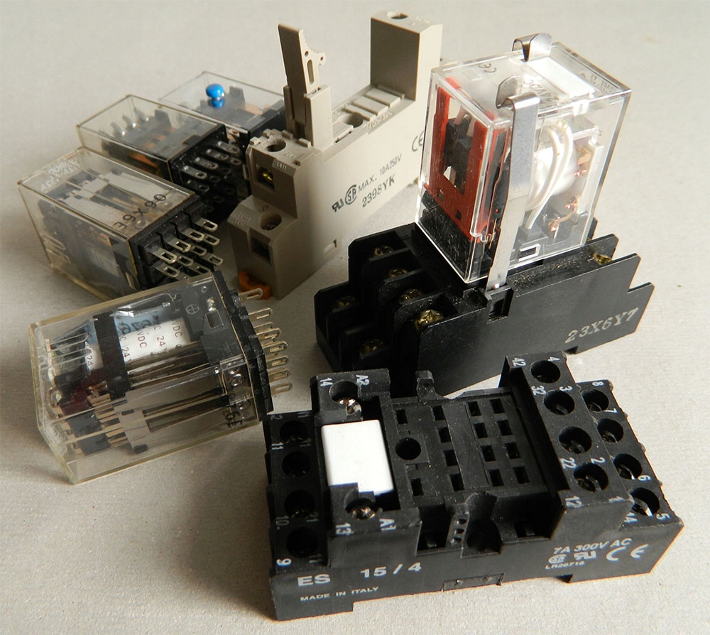 Zásuvky OMRON G2A-432A-N MY4 MY214N MY4N +
