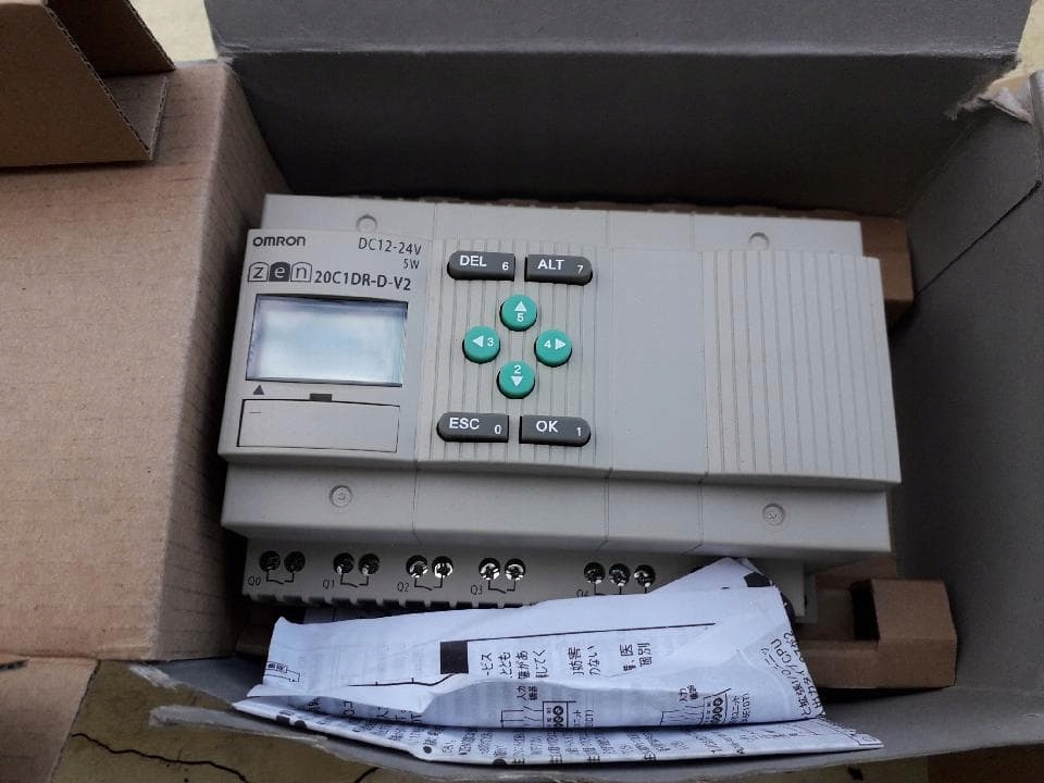 Ovládač OMRON ZEN 20C1DR-D-V2