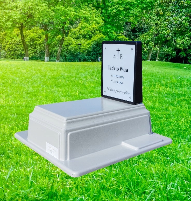 Plastový náhrobok, lacný malý pomník s plaketou