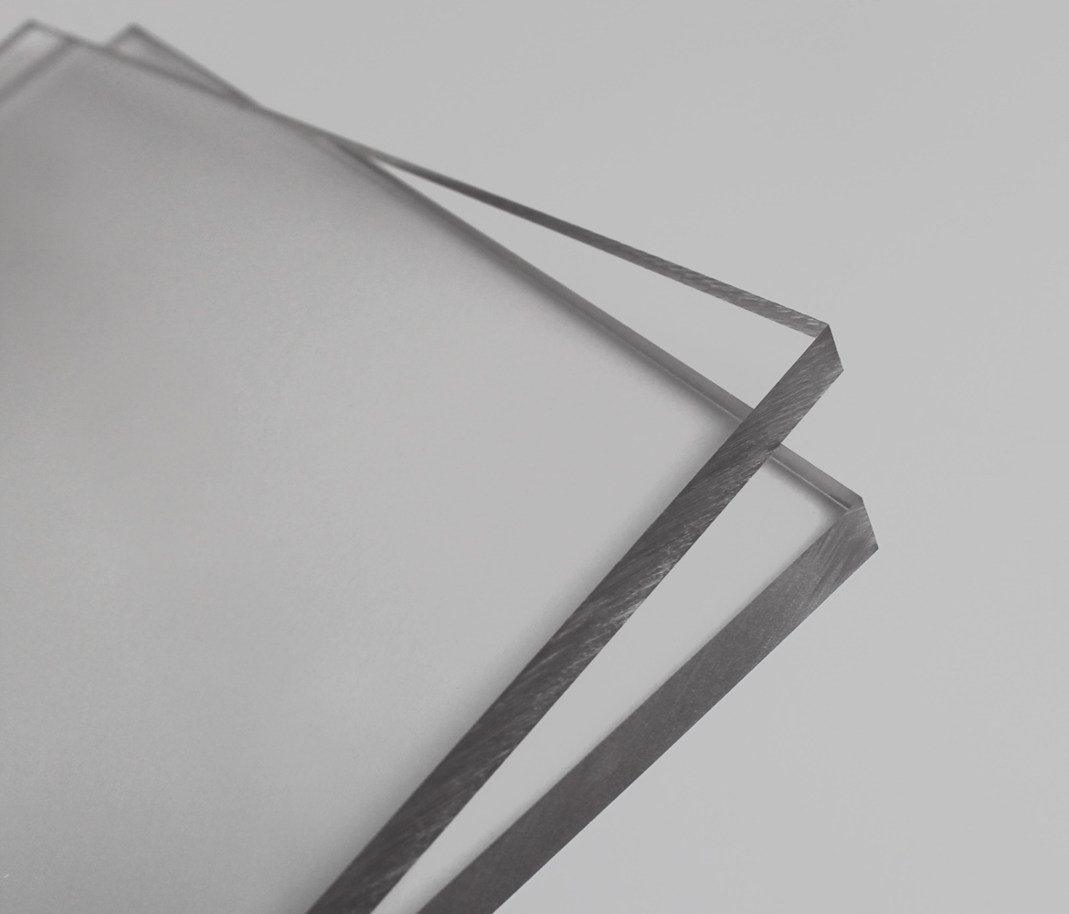 Masívny polykarbonát v tvare 1340x380mm 6mm