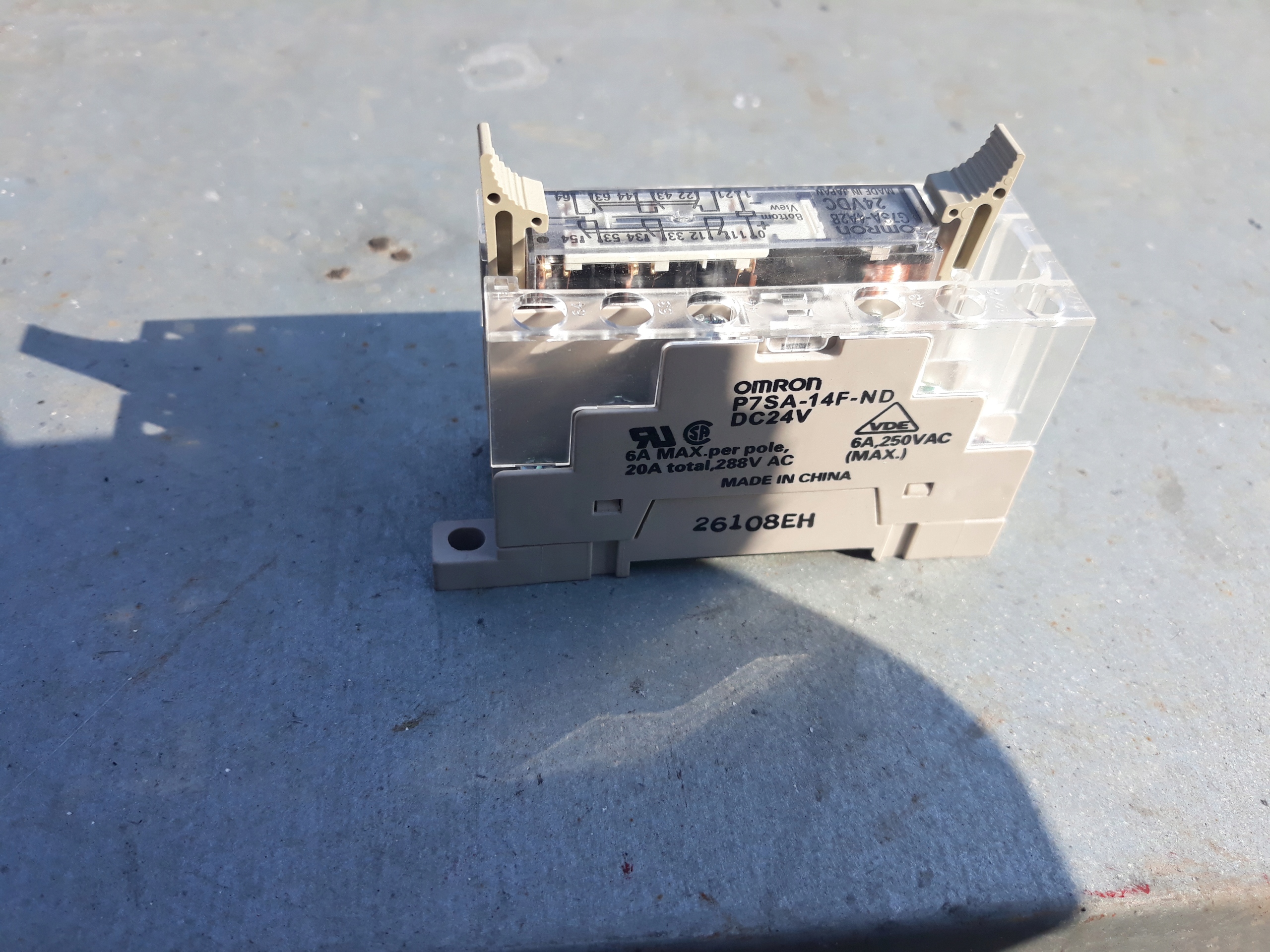 Relé Omron G7SA-4A2B 24v v kryte