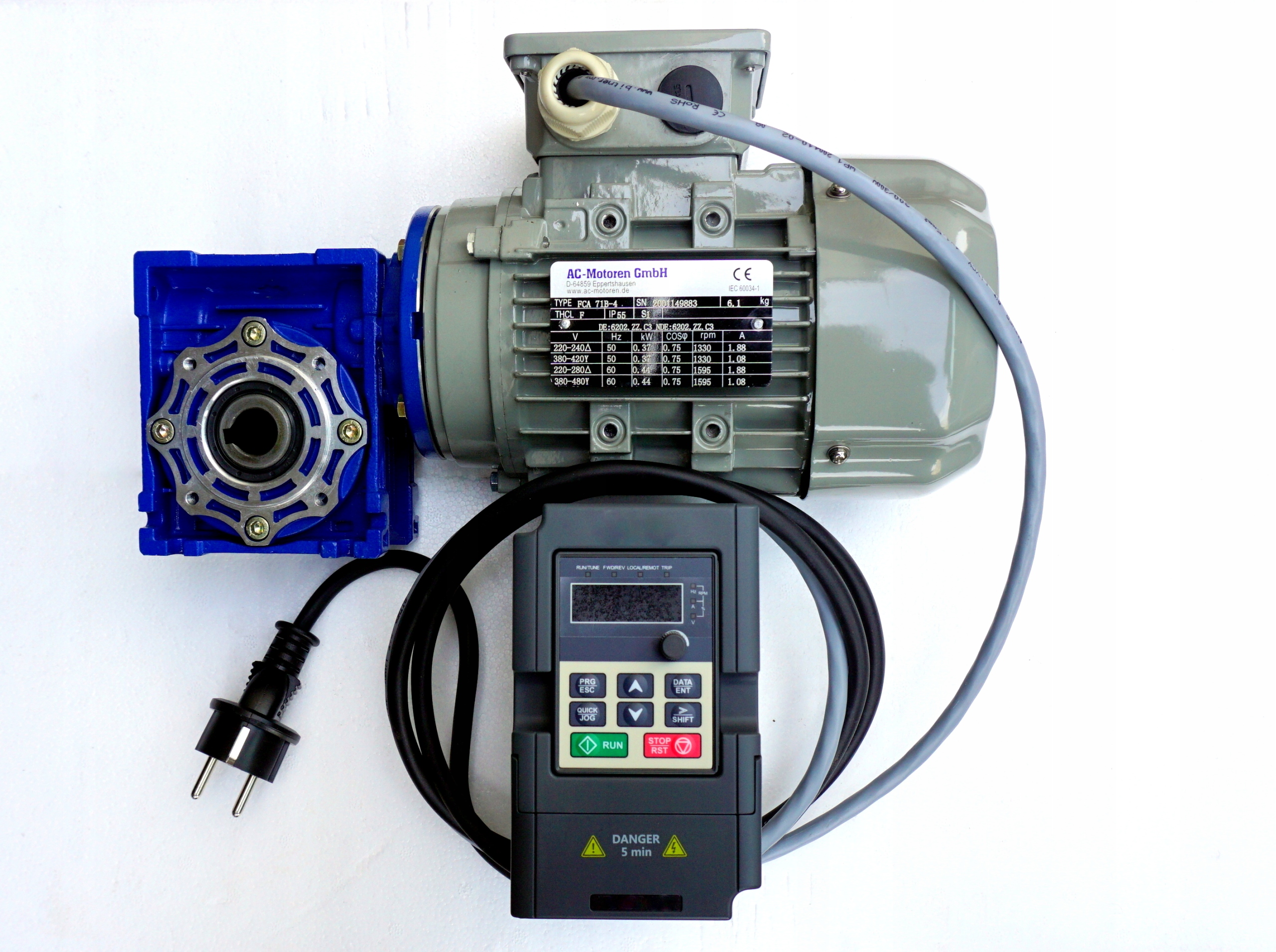 Prevodovka: motor 0,37kW, invertor 230V