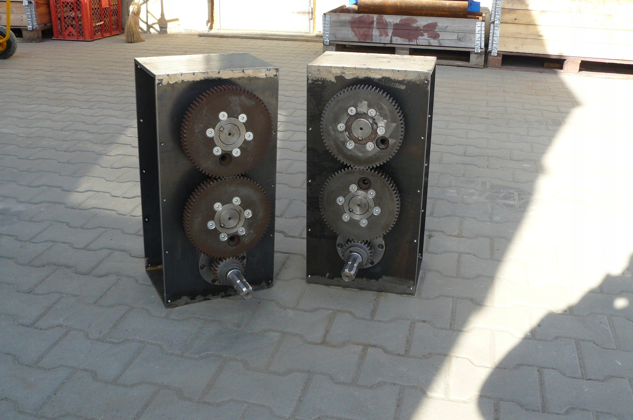 MECHANIZMUS NA REZANIE VTLAČKOVÝCH VÁLEČKOV - RG-100