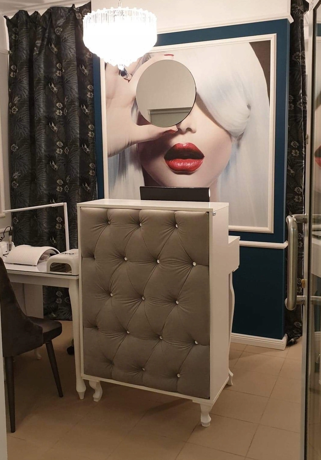 Recepcia konzoly s glamour čalúnením - výrobca