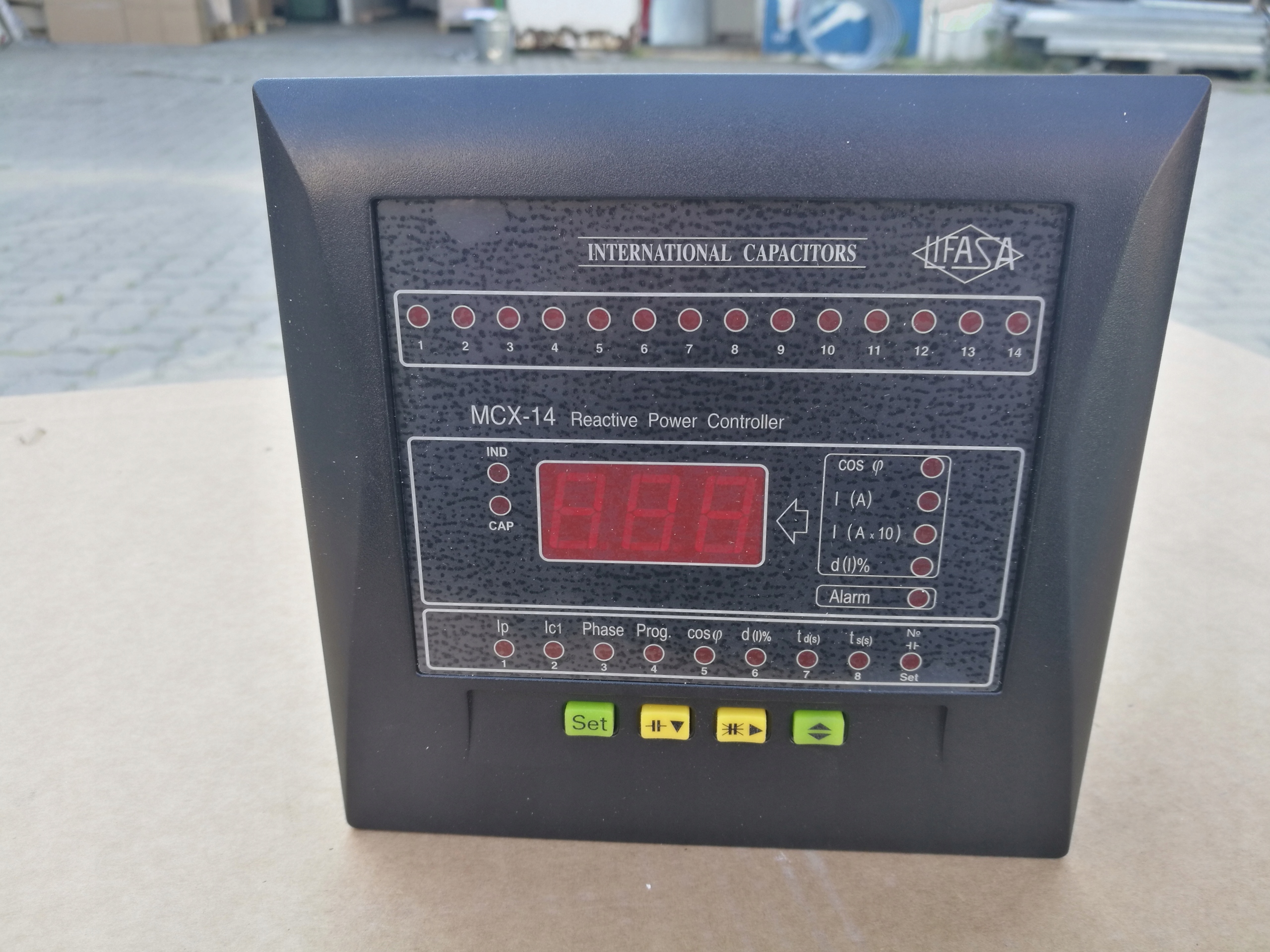 MCX-14-10 10-stupňový regulátor jalového výkonu