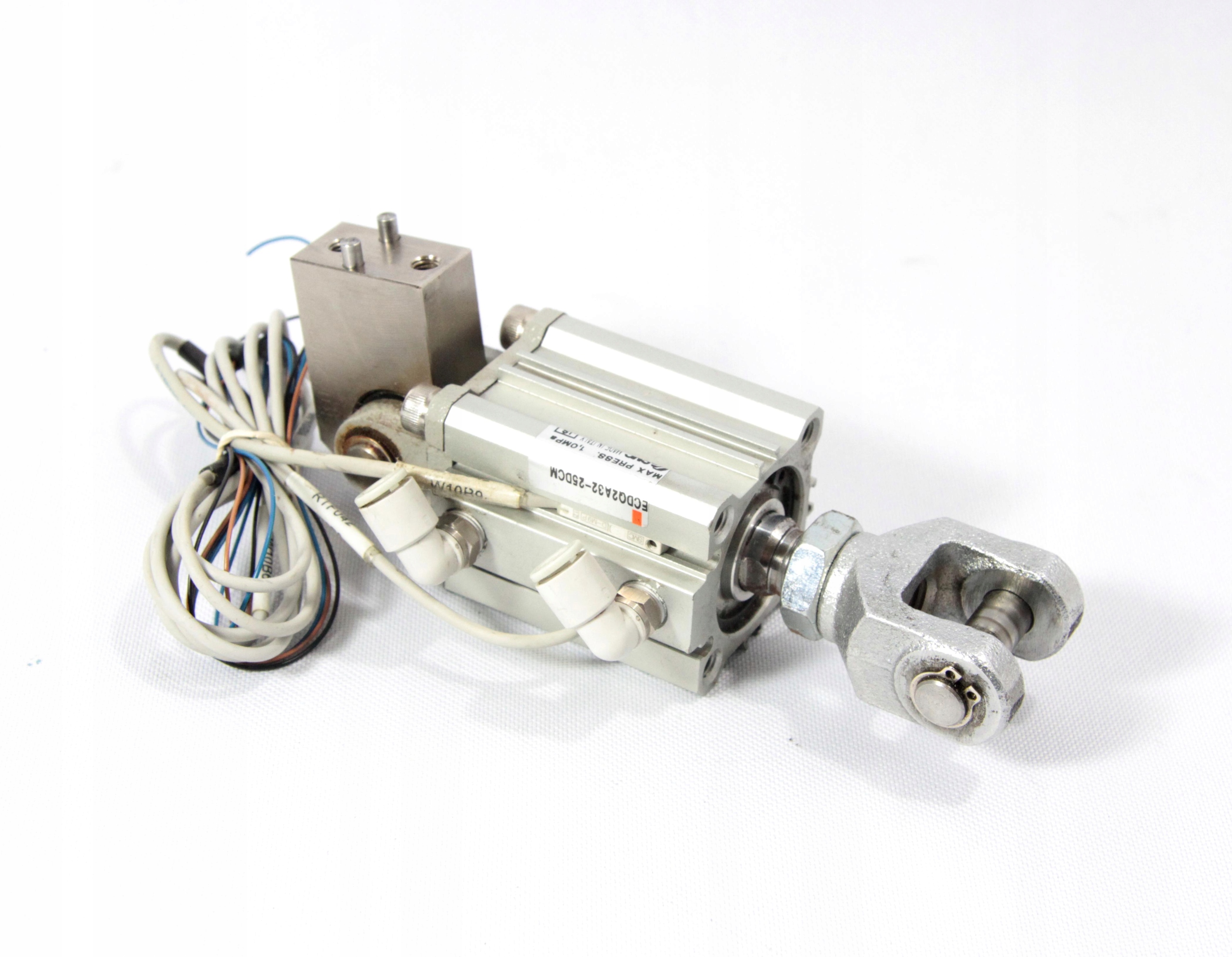 PNEUMATICKÝ VÁLEC 32 MM PÁS 25 mm SILA 80 KG