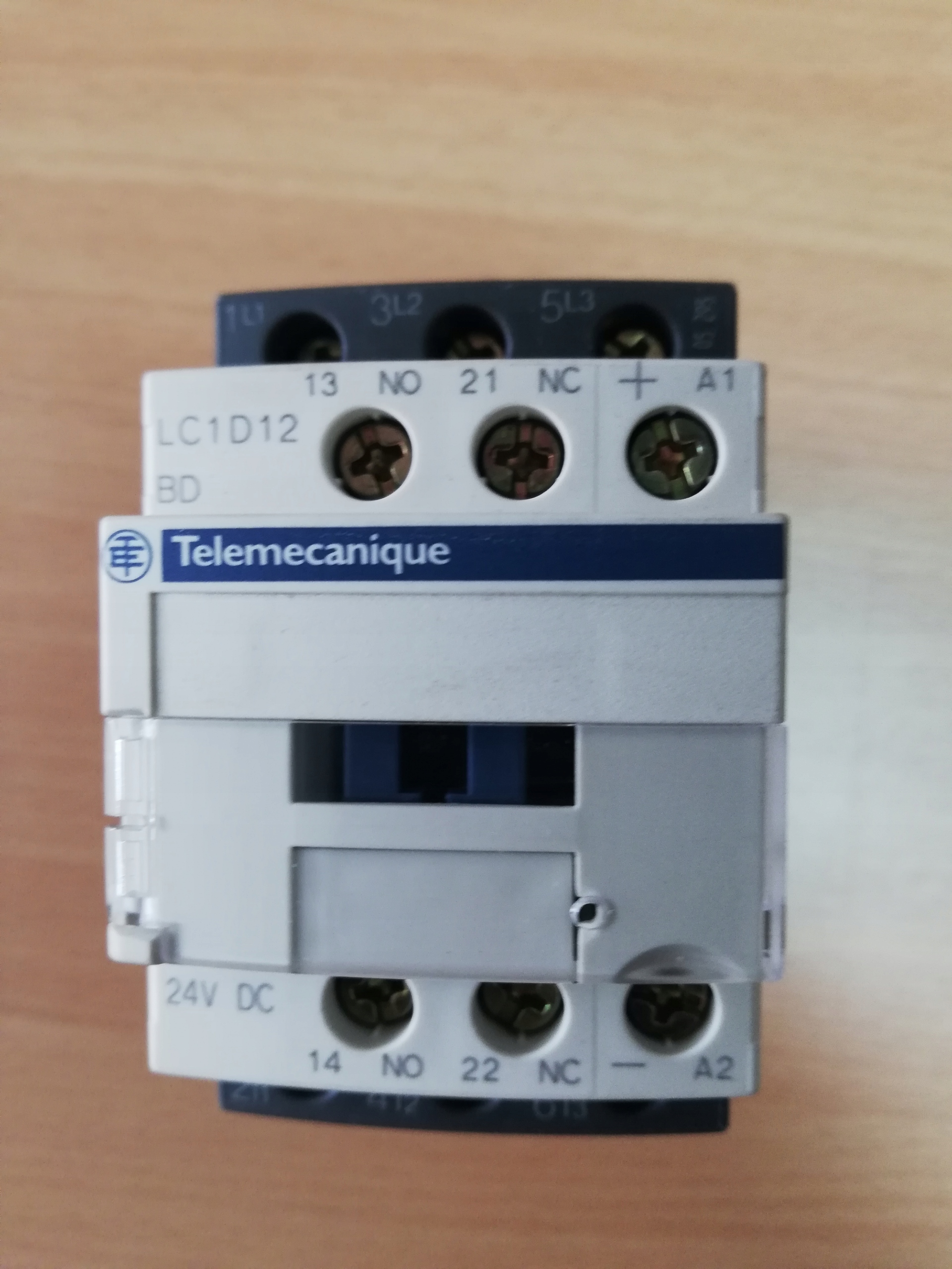 STYKAČ SCHNEIDER ELECTRIC LC1D12BD 24V DC