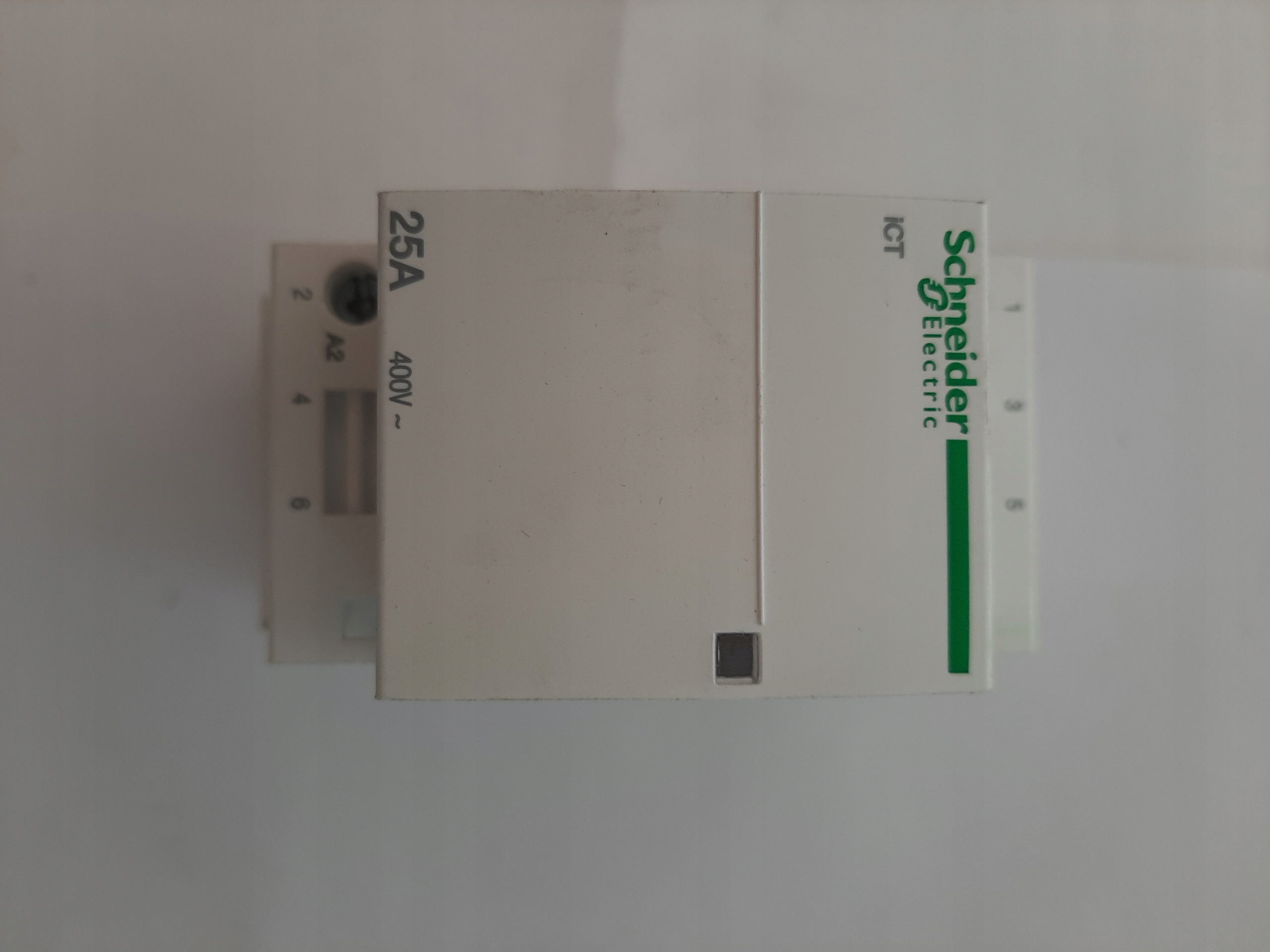 Modulárny stýkač Schneider ICT 25A 400V