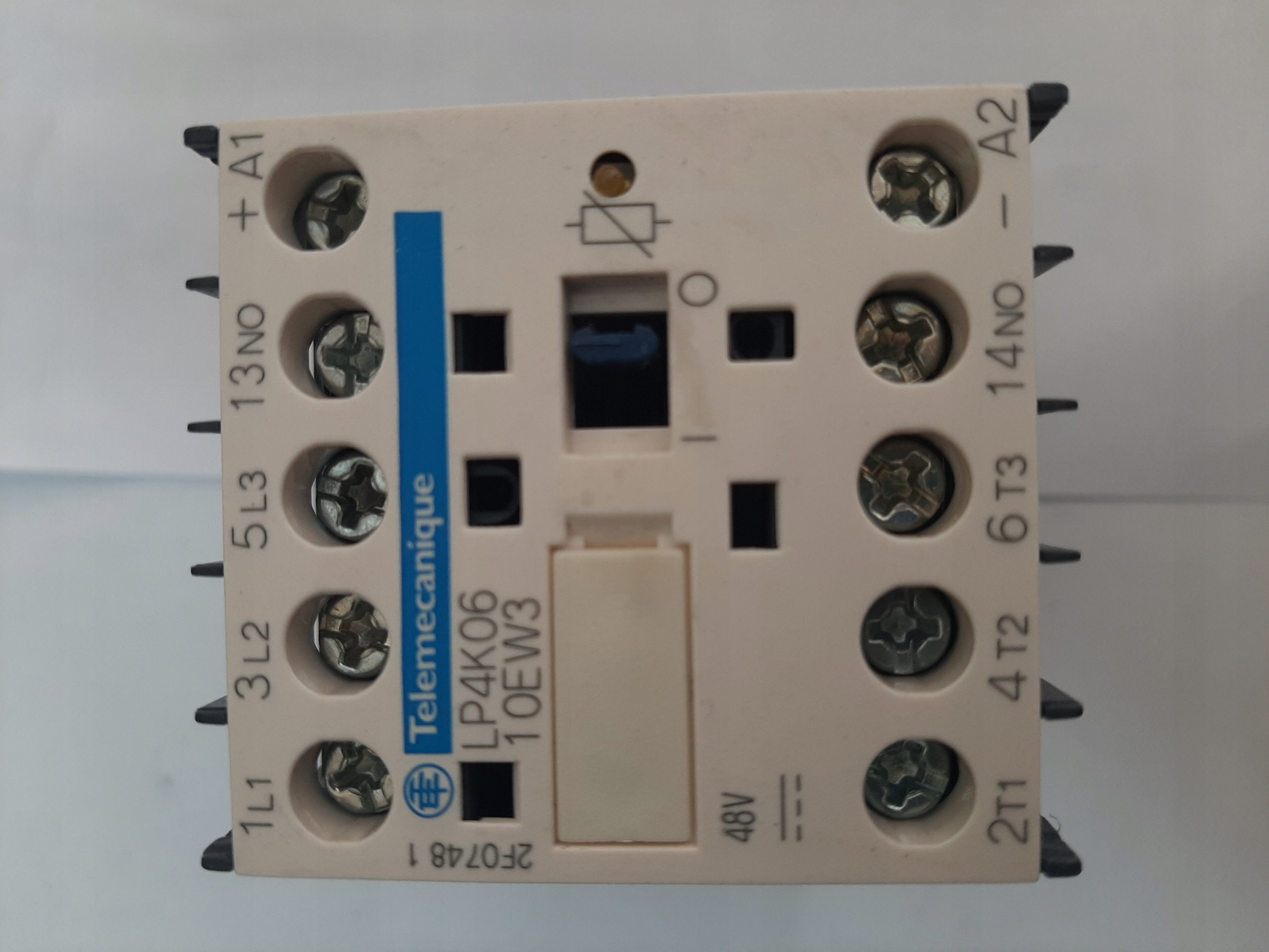 Schneider LP4K0610EW3 Pomocný stýkač 48V ss