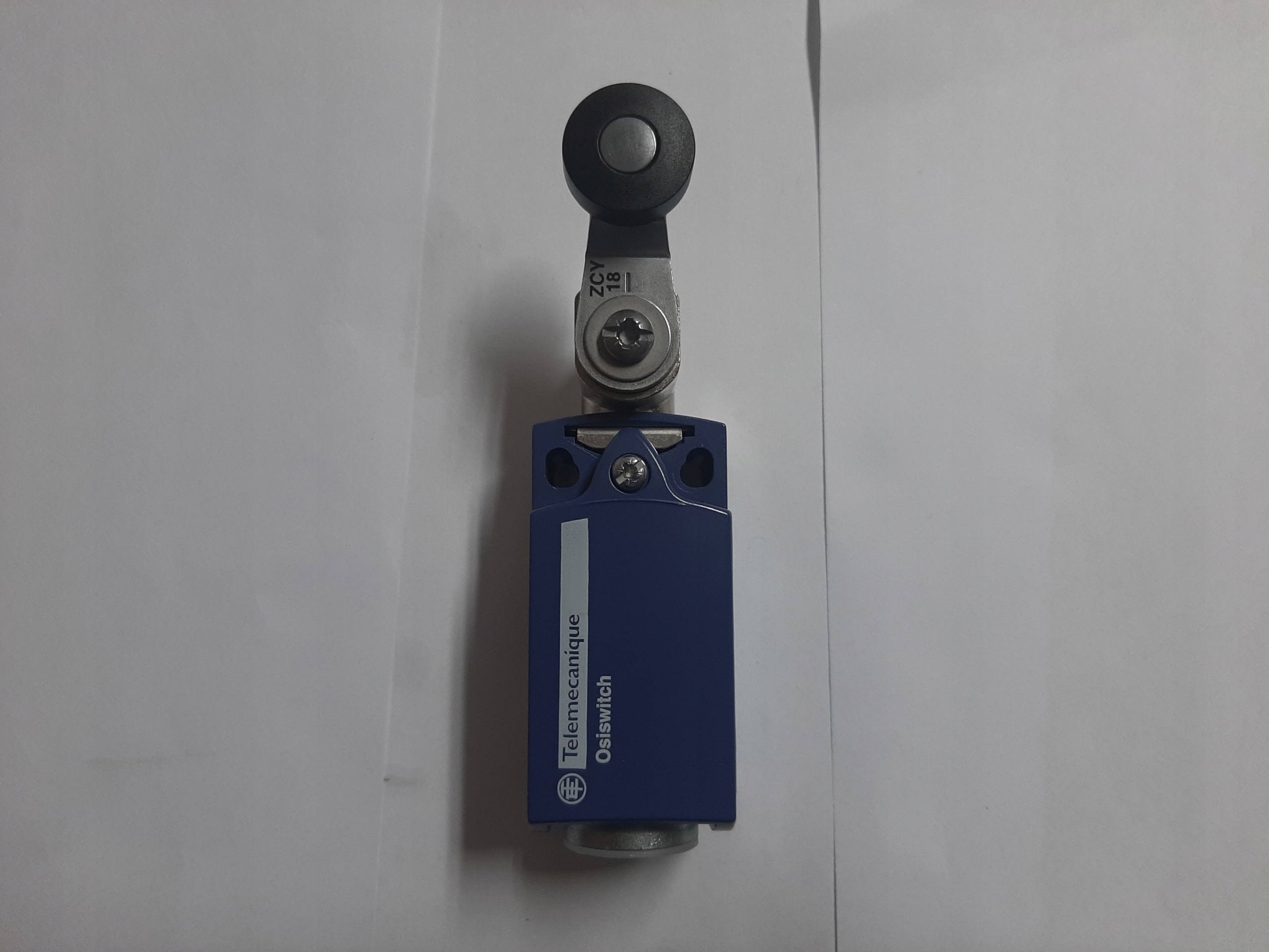 LIMITNÝ SPÍNAČ Schneider ZCD21 230V ZCY 18