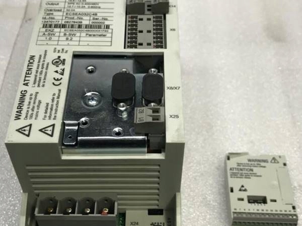 Servopohon LENZE ECSEA032C4B
