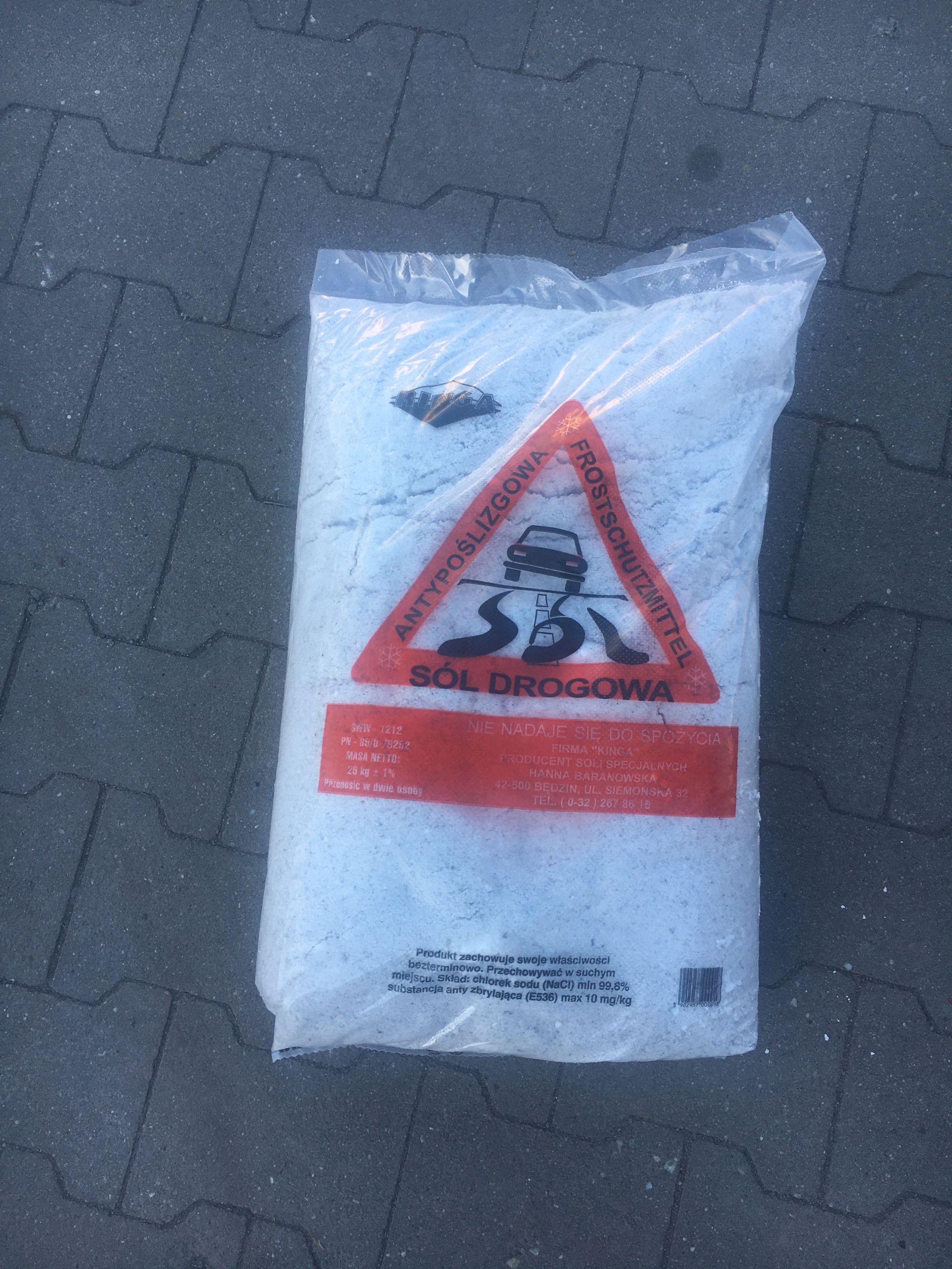 Cestná soľ vo vrecku s hmotnosťou 25 kg KINGA 1 tona