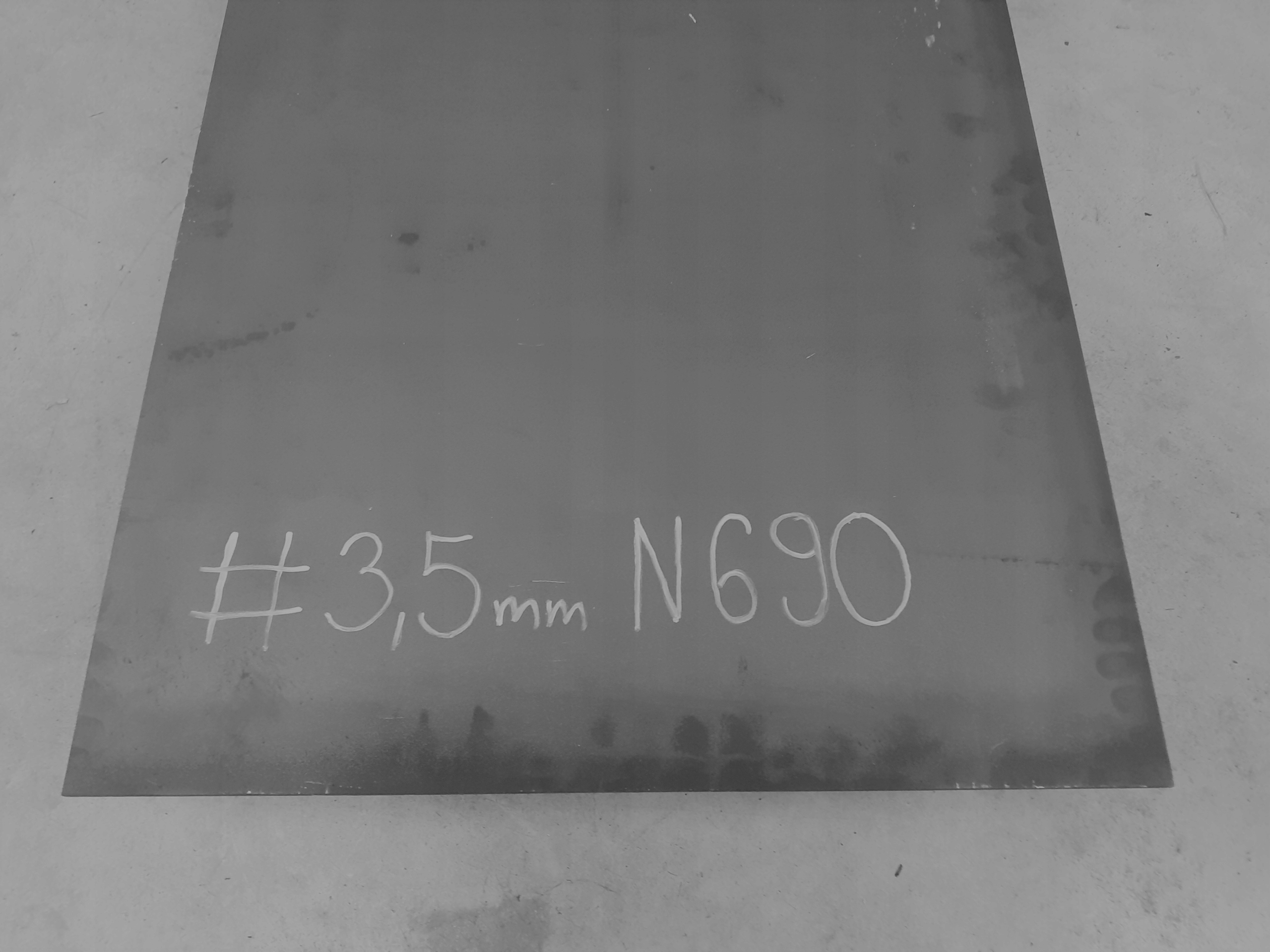 Oceľ N690 / 1,4528, formát # 3,5x80x250 mm