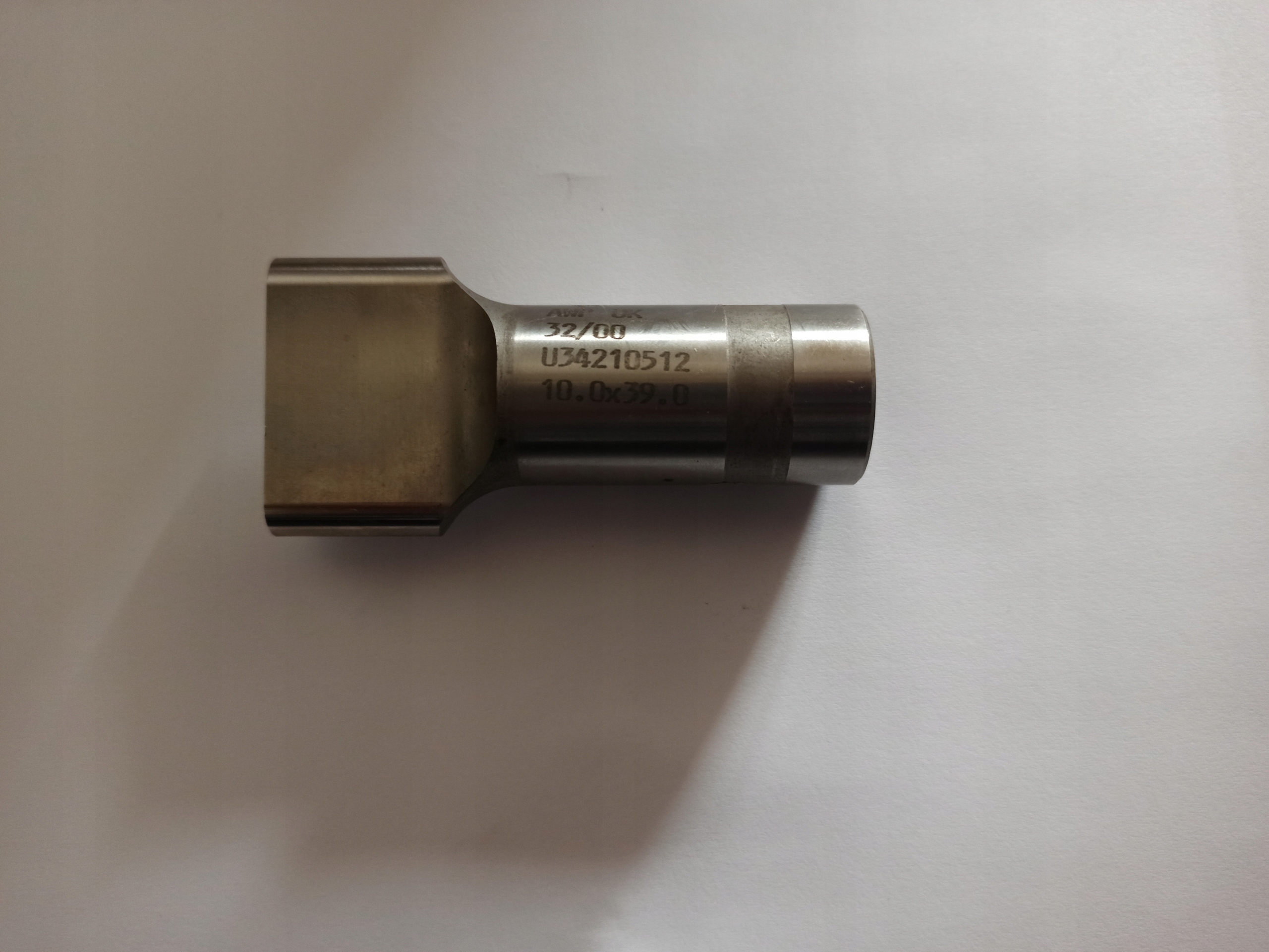 Punč, fazuľa 10 x 39 mm AWP PRECISON punč