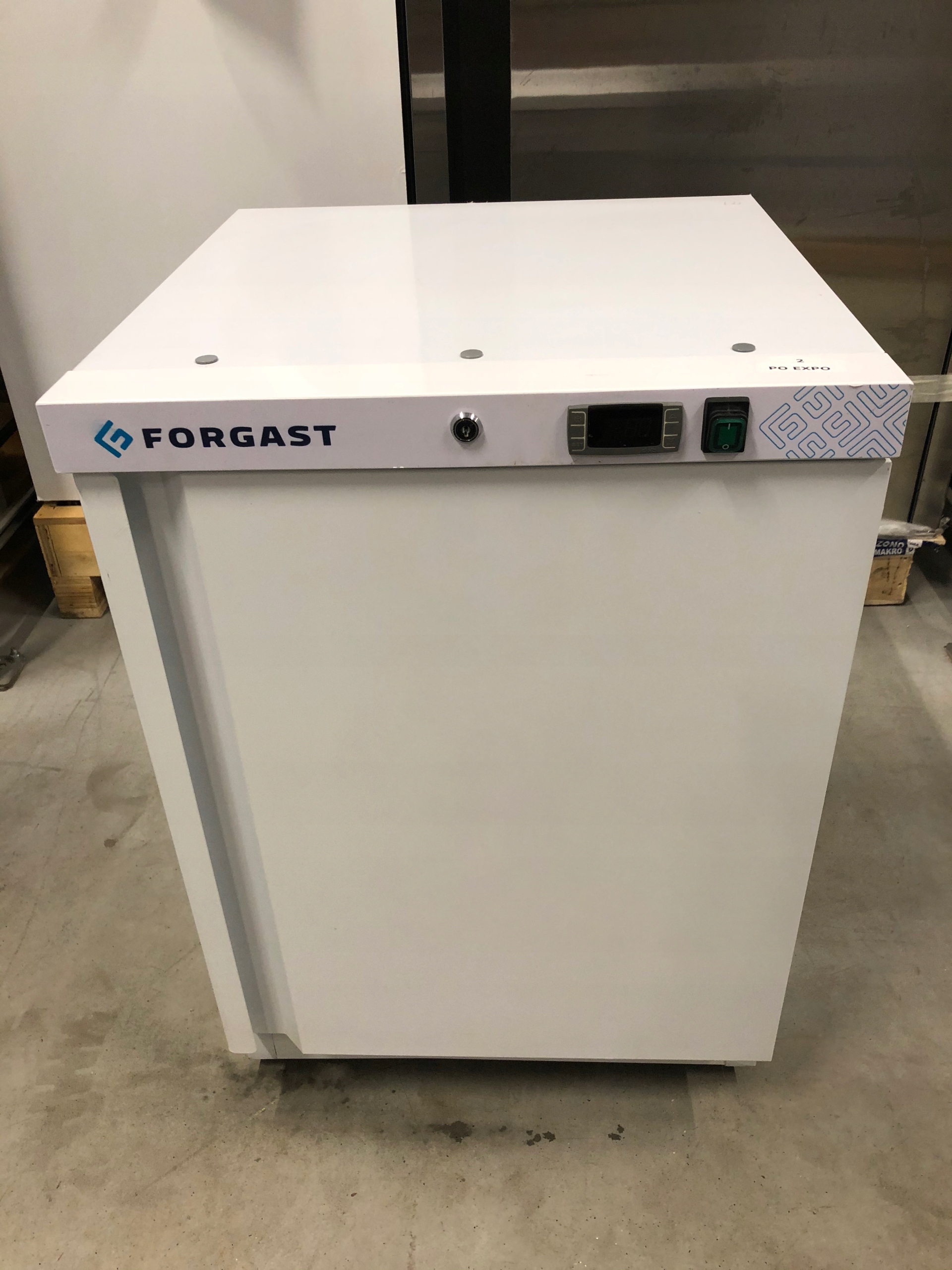 Lakovaná chladnička 140L FORGAST FG07012