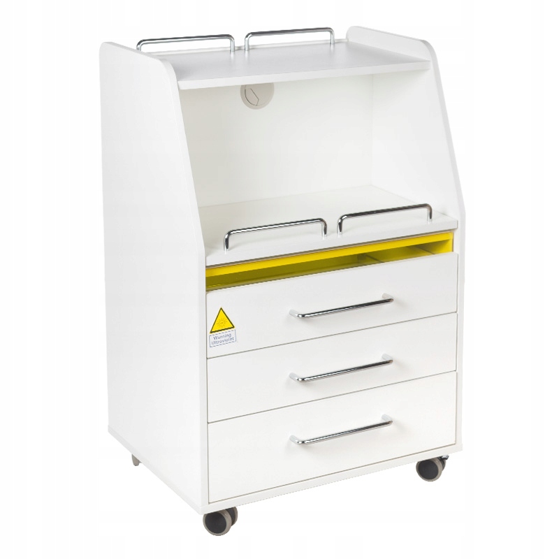 Kozmetická skrinka so zabudovaným UV sterilizátorom