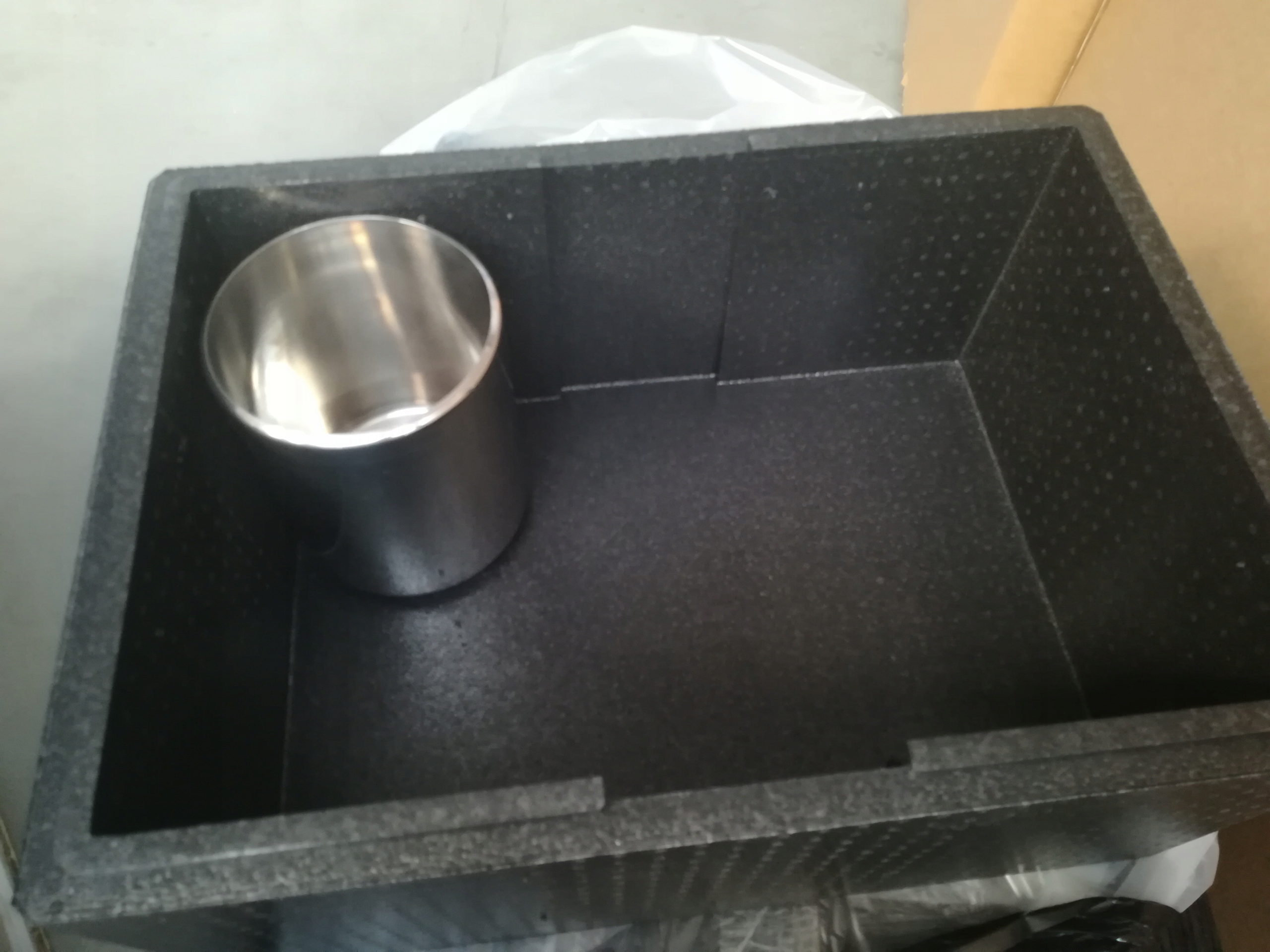 Termobox pre 6 okrúhlych kyviet s vekom