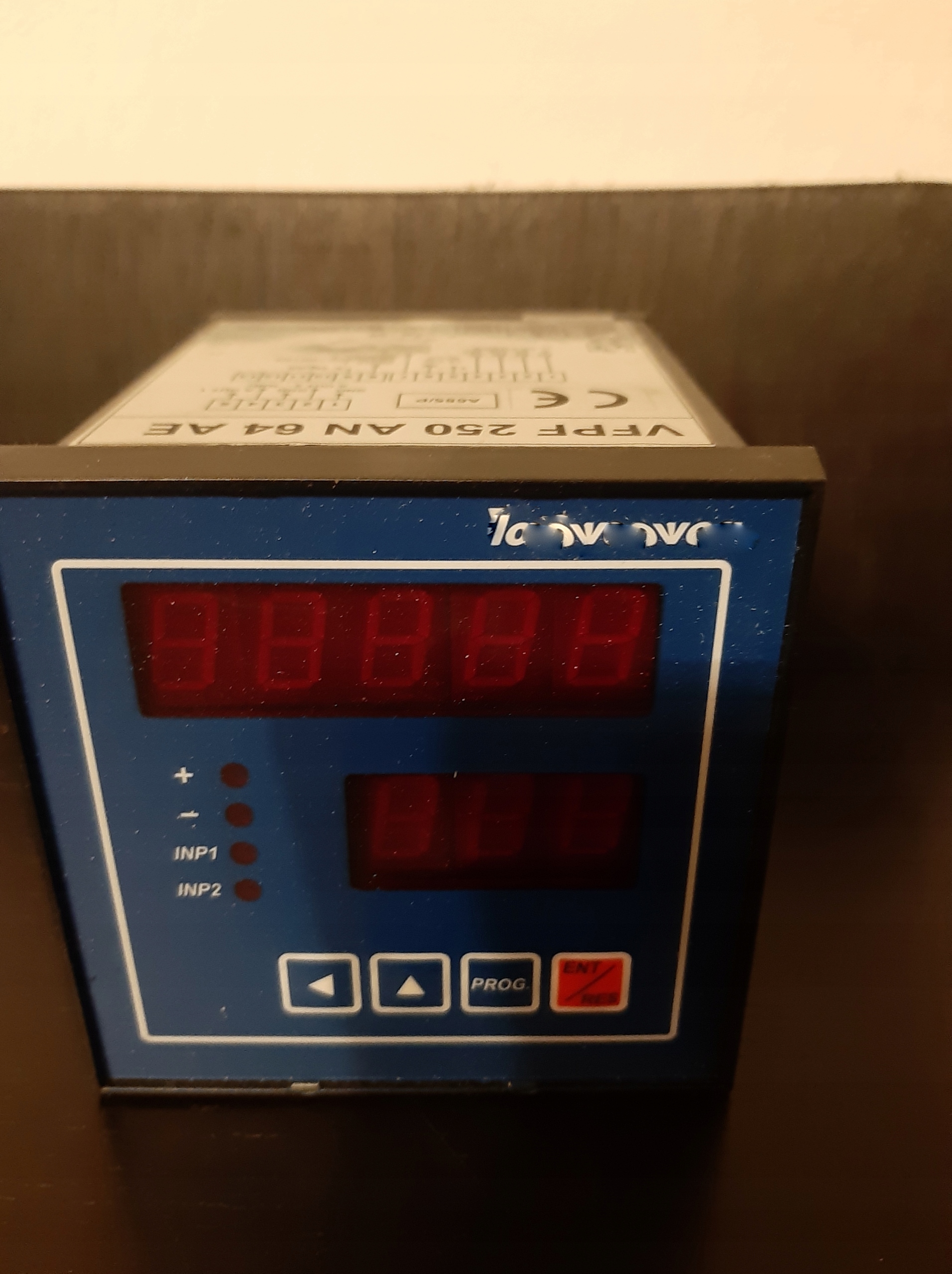 VFPF250AN64AE DVOJITÝ FREKVENČNÝ MERAČ