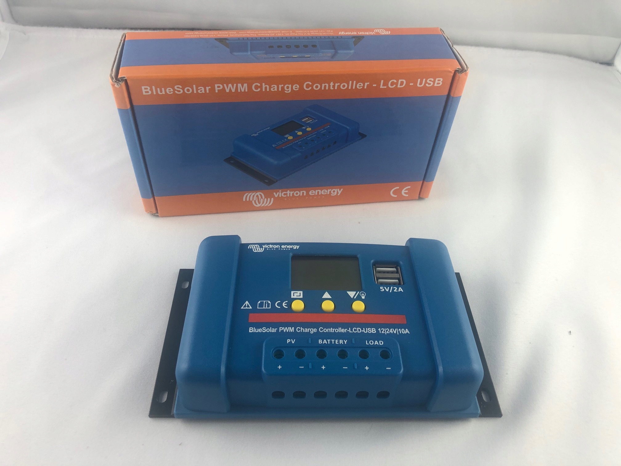 REGULÁTOR ENERGIE VICTRON PWM 12 / 24V 10A LCD USB