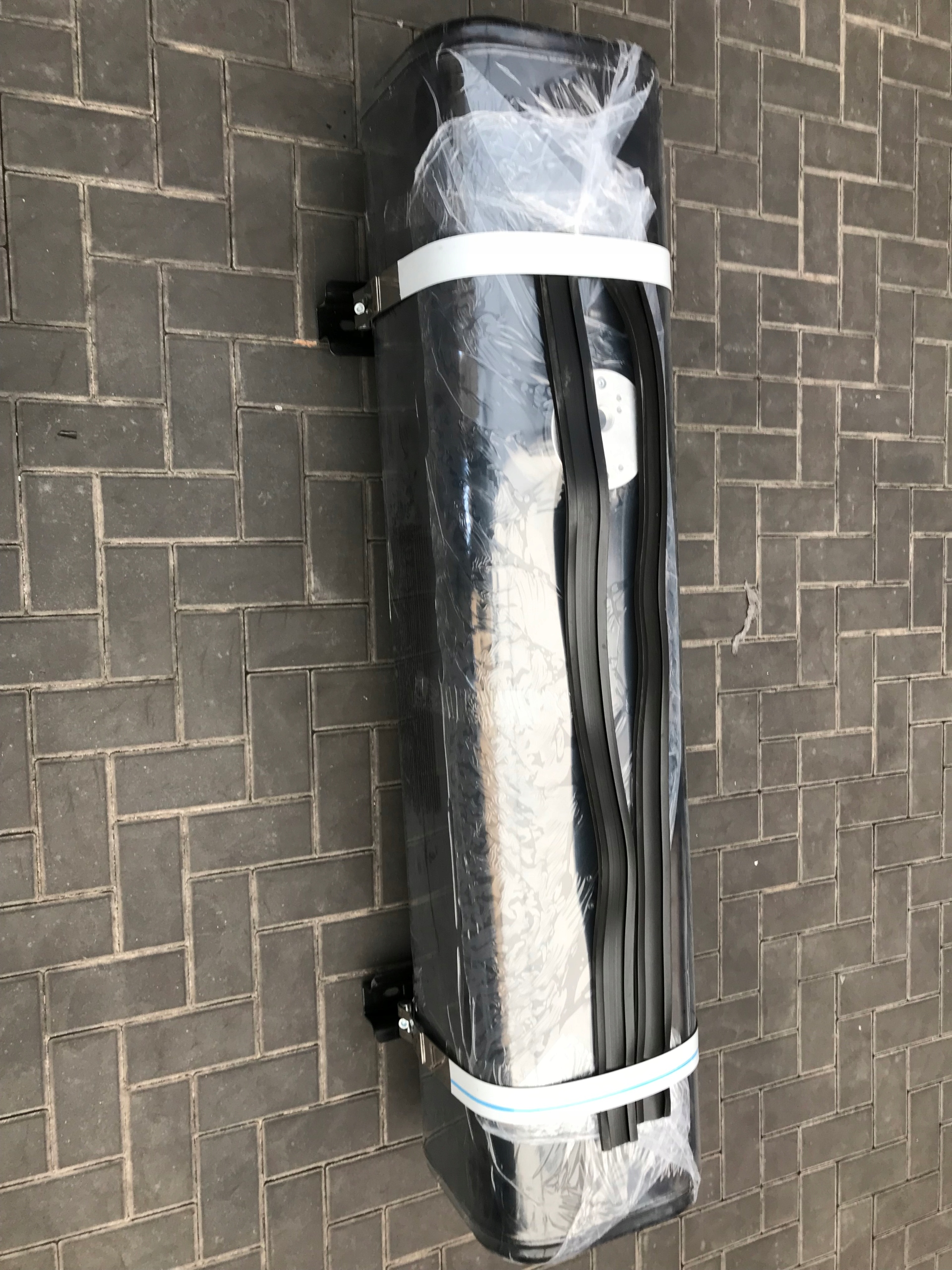 NAKLÁPACIA KABÍNA HYDRAULICKEJ NÁDRŽE V OCELI