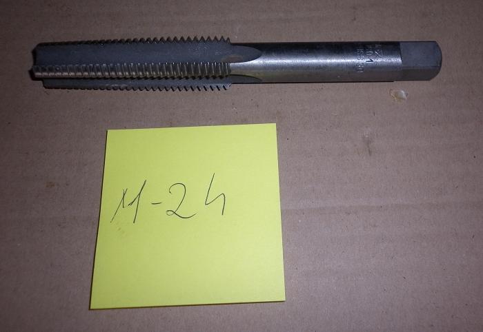 strojný závitník M 24 F / DPH