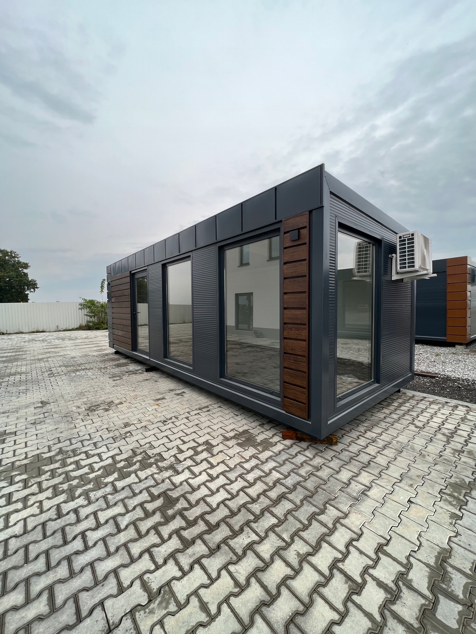 Kancelársky kontajner, obchodný pavilón, zo sendvičových panelov 8x3, WC, klimatizácia