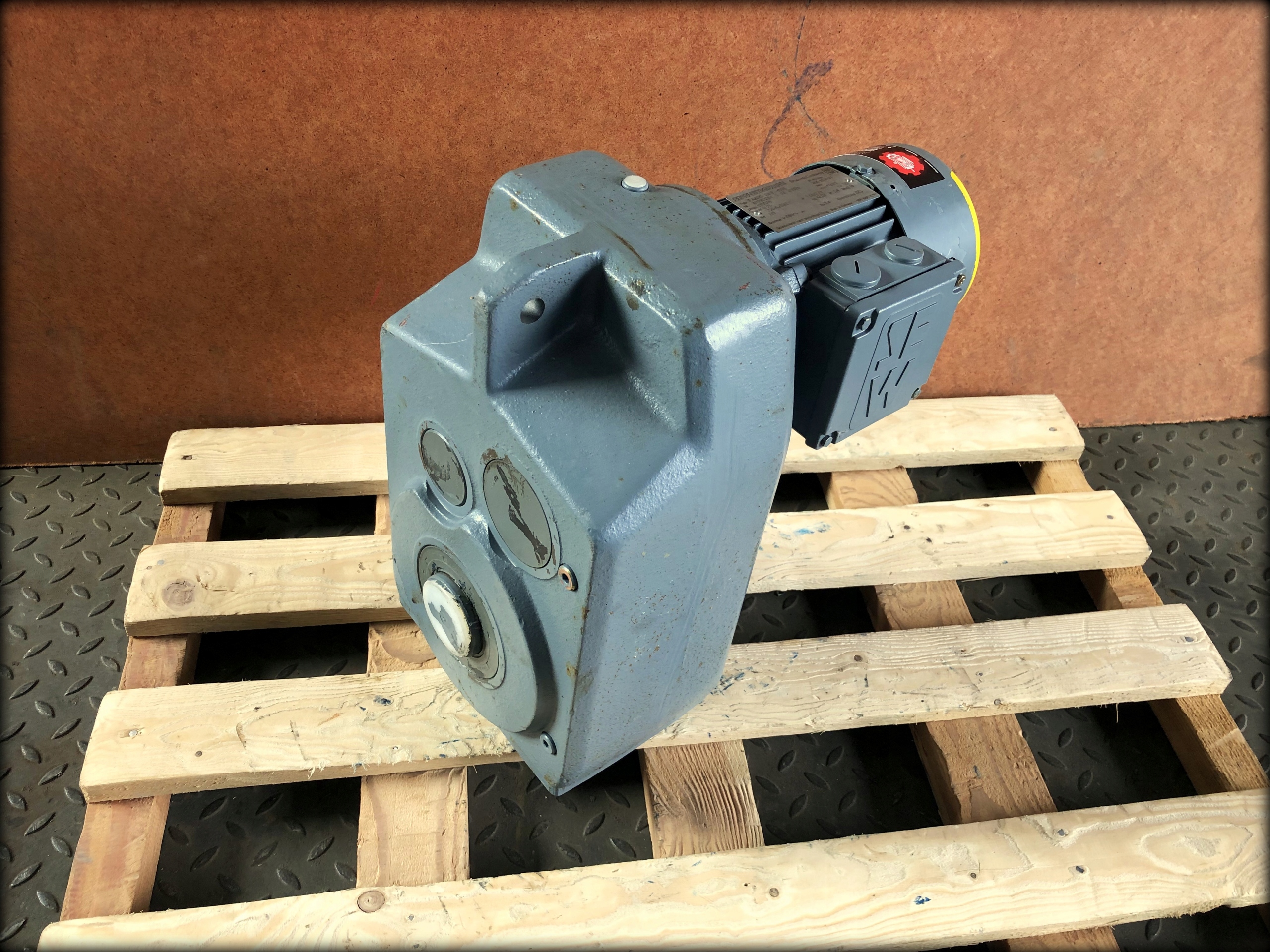 0,25kW prevodový motor / prevodovka 8obr SEW BRAKE
