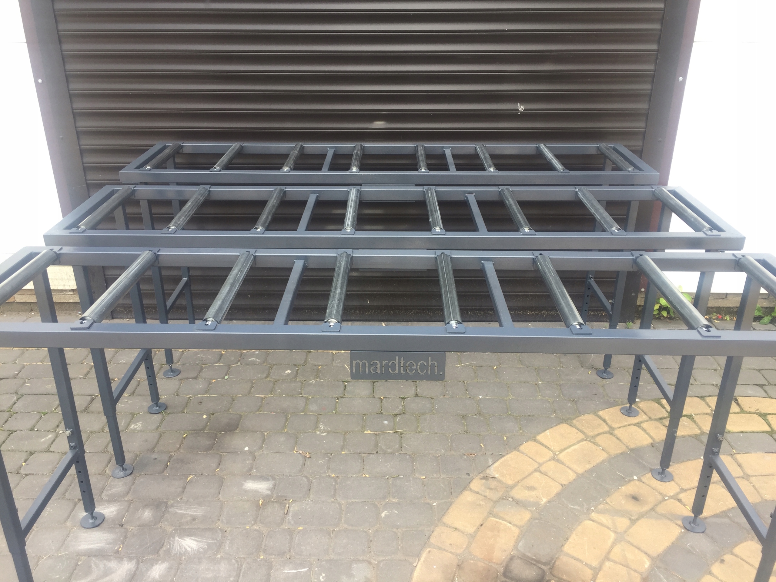 podávací stôl s valčekmi 8 roliek, nastavenie 2050 mm