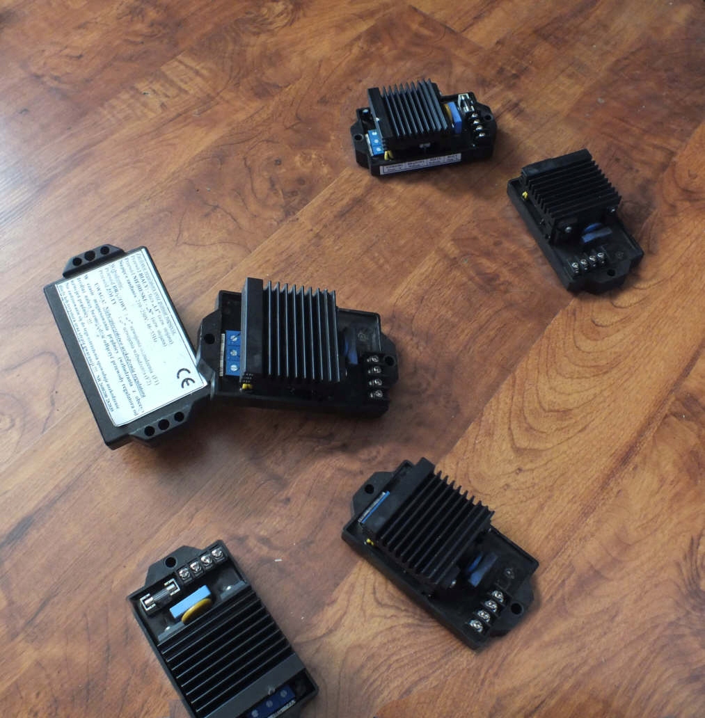 regulátor napätia AVR20-t1 / 25 univerzálny Datakom