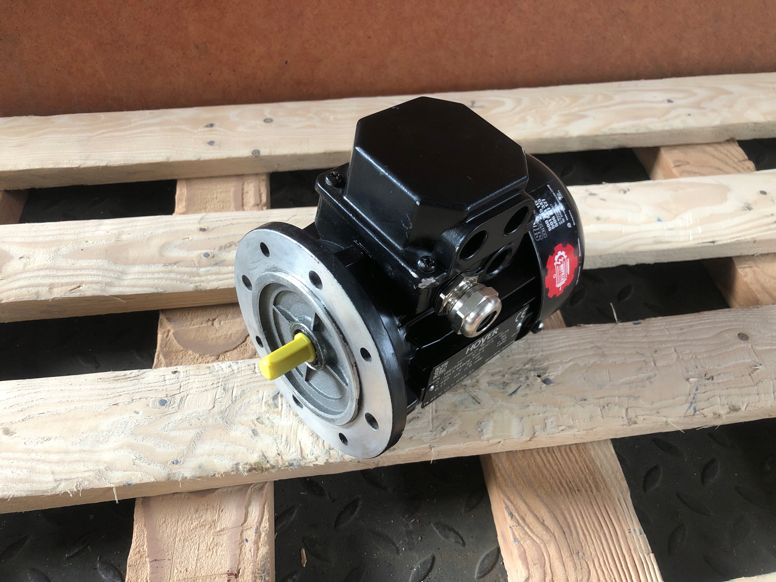 elektromotor 0,09kW 1400 ot. 3-fázový