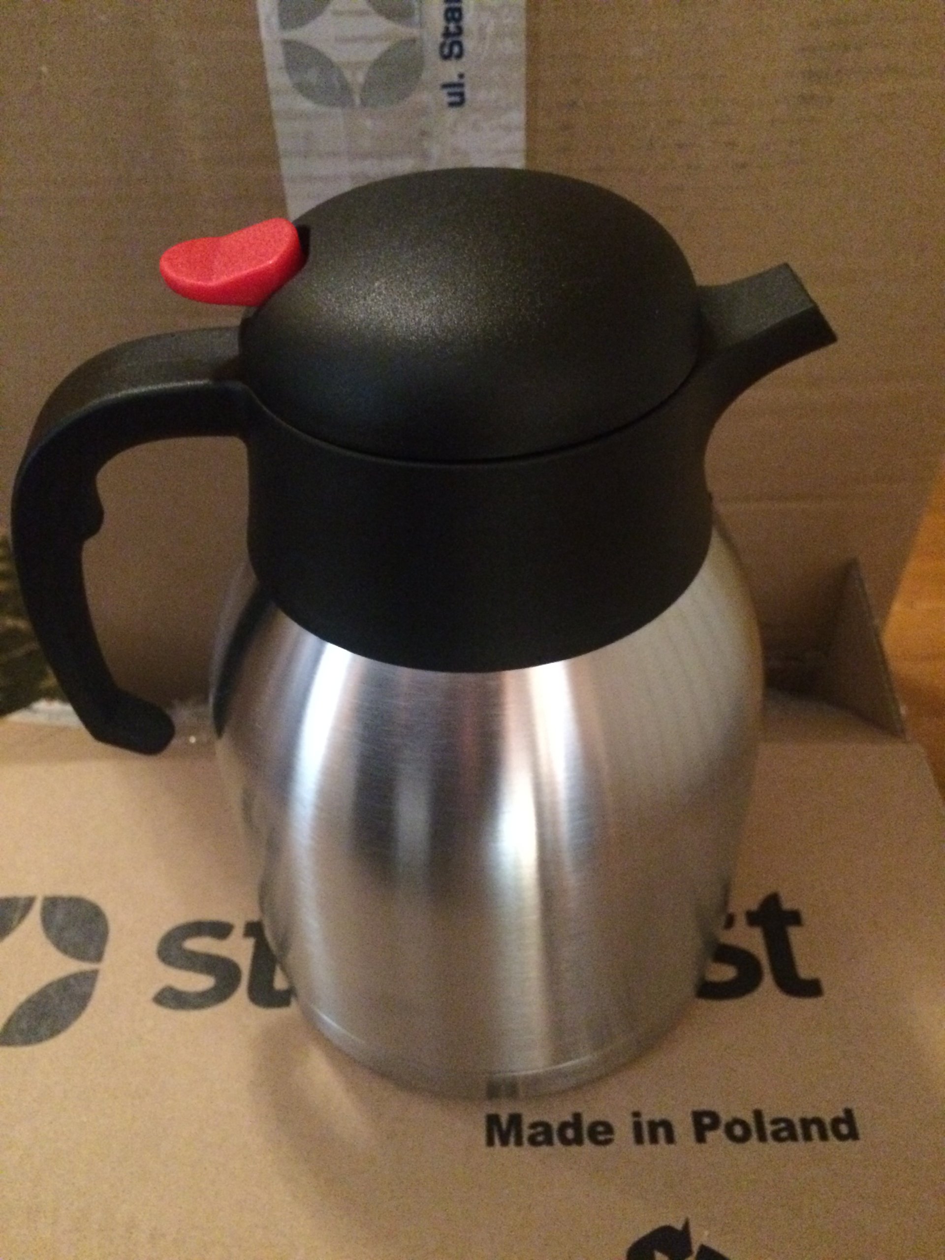 stolová termoska s gombíkom 1,5 l